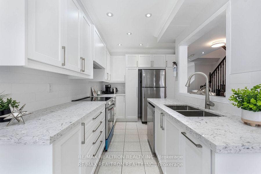 4 Andrew Green Crescent photo 12
