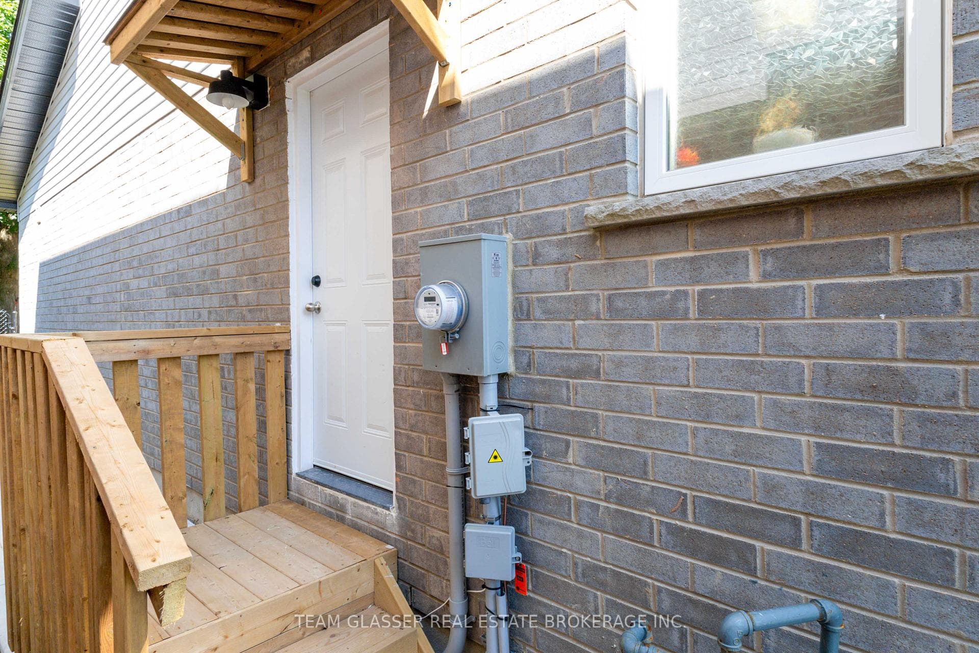 2043 CEDARPARK Drive photo 21