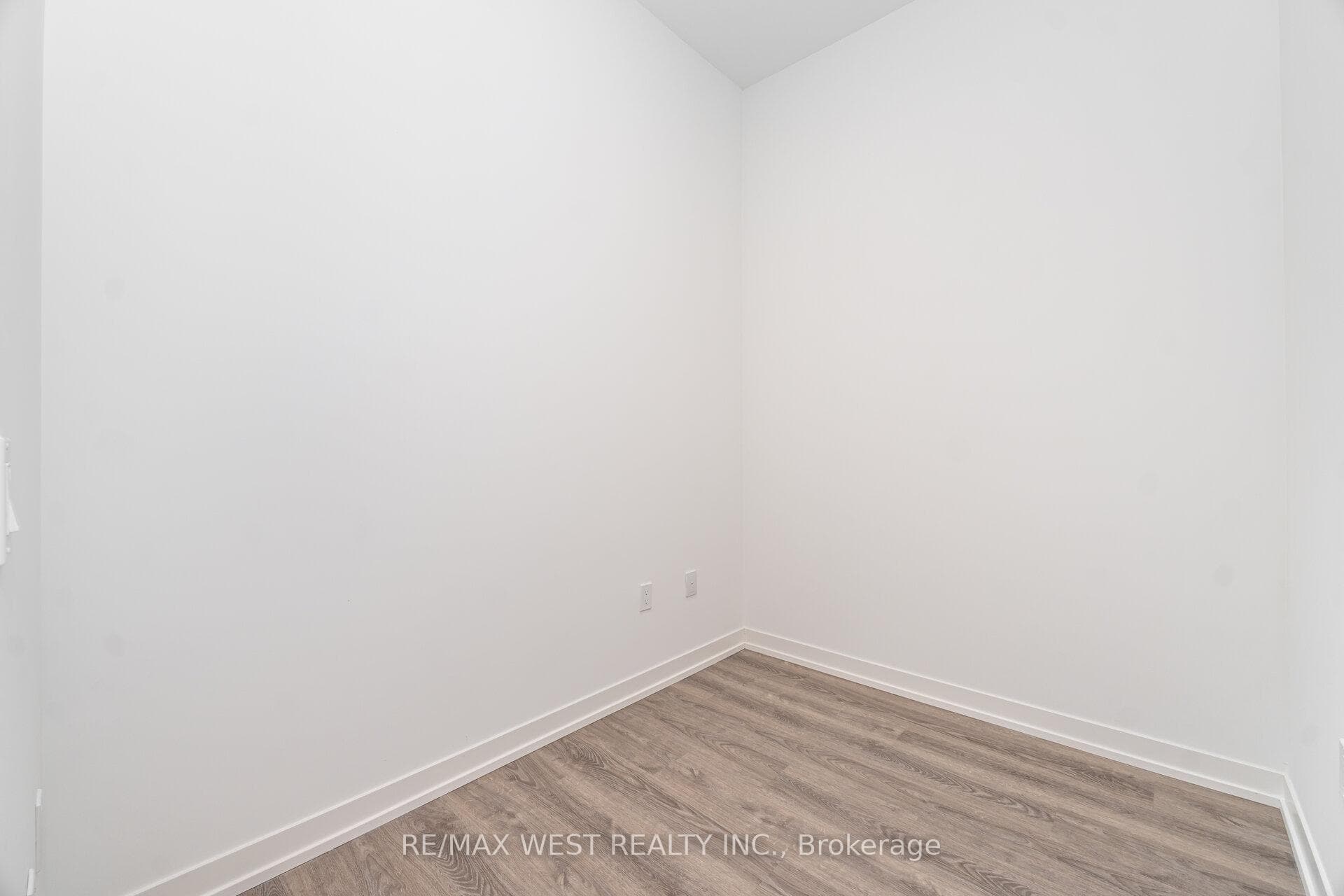 8 Interchange Way Unit 1601 photo 24