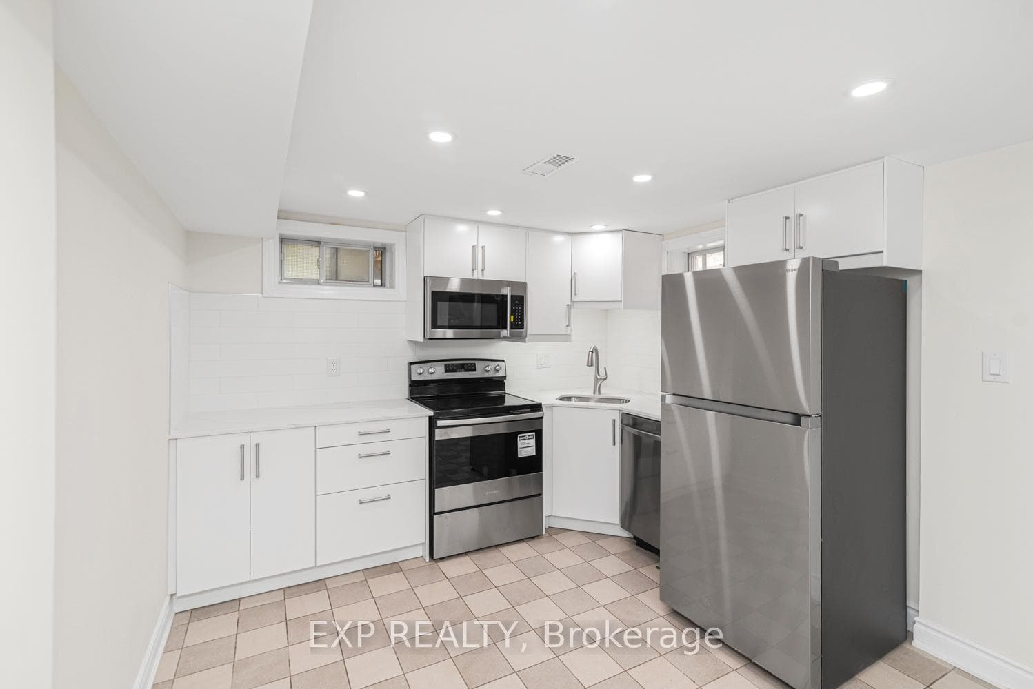 250 Saint Clarens Avenue photo 33