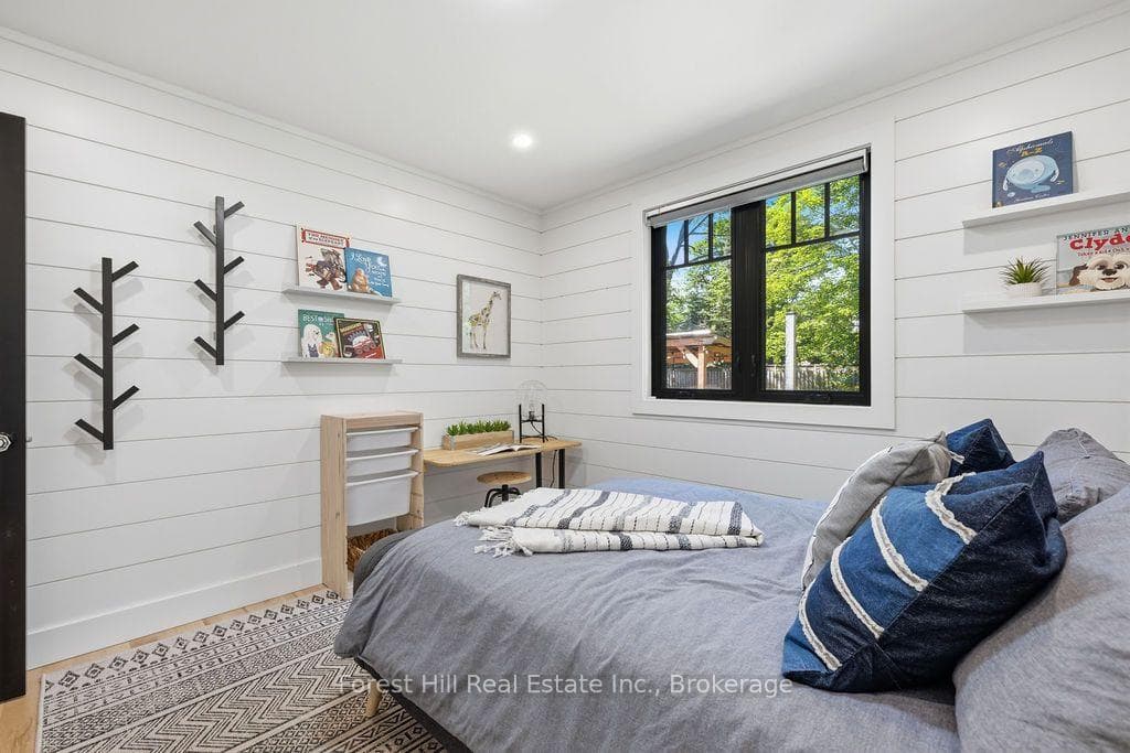 415 Wellington Street photo 27
