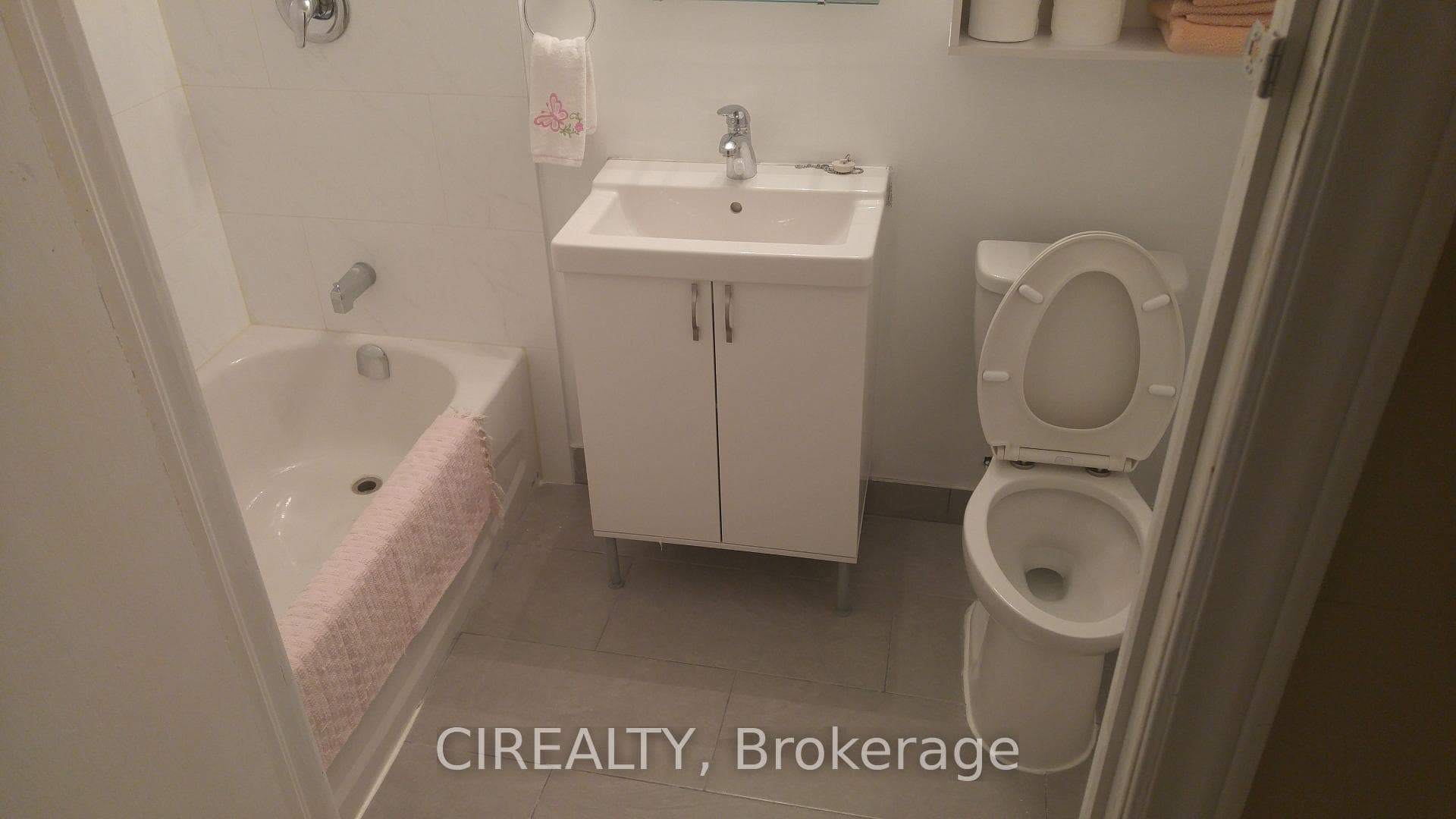 31 Bailey Crescent Unit Lower photo 9