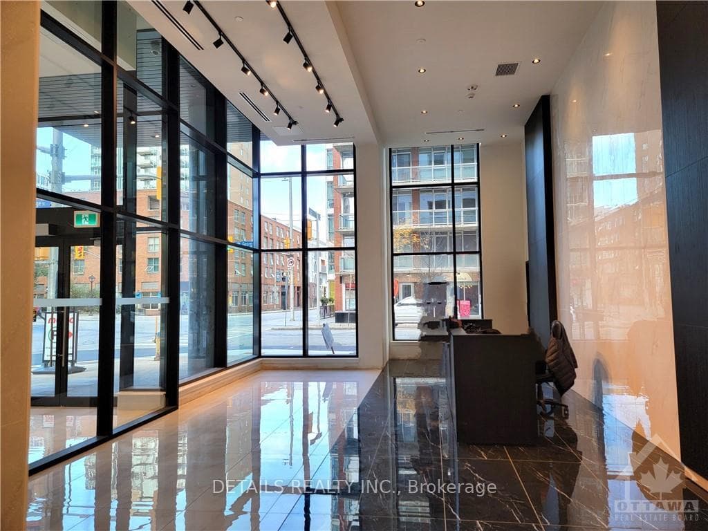 180 GEORGE Street Unit 2103 photo 3