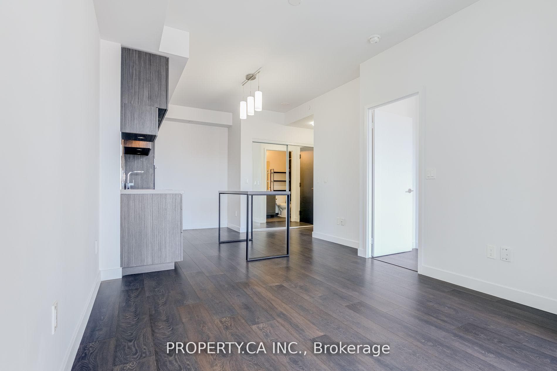 8 Eglinton Avenue Unit 606 photo 6