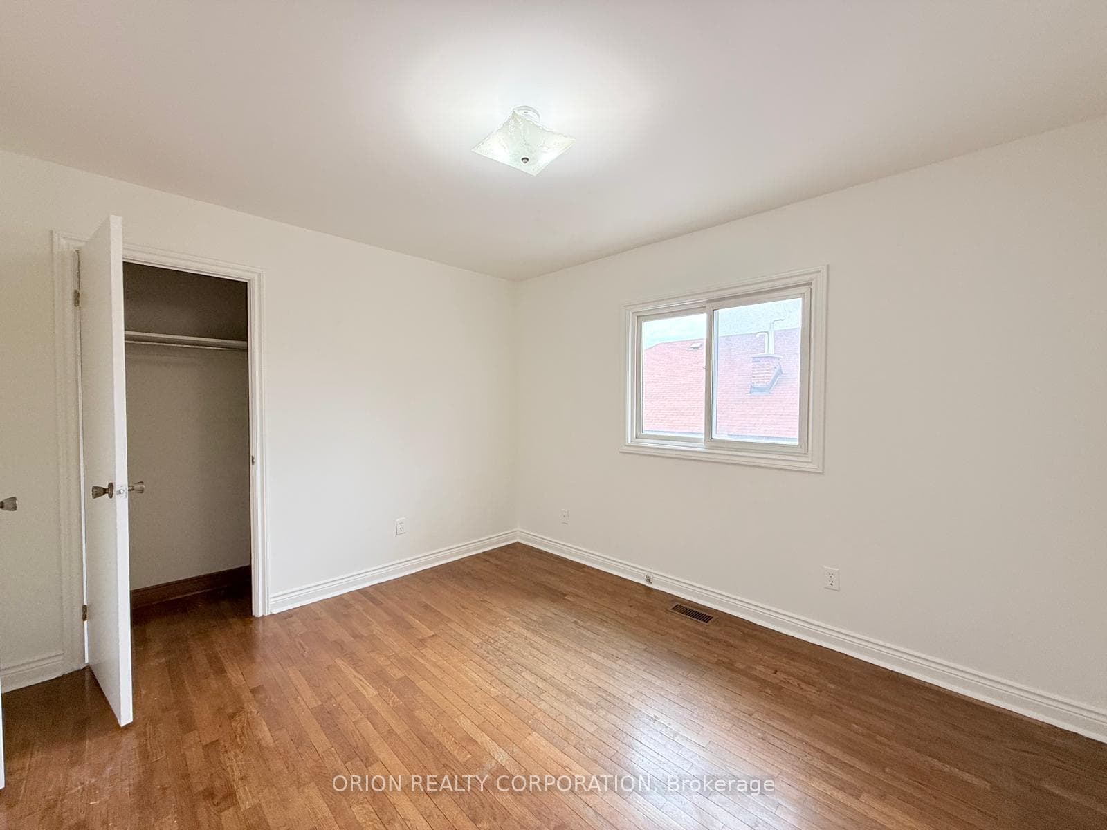 274 Viewmount Avenue Unit Upper photo 28