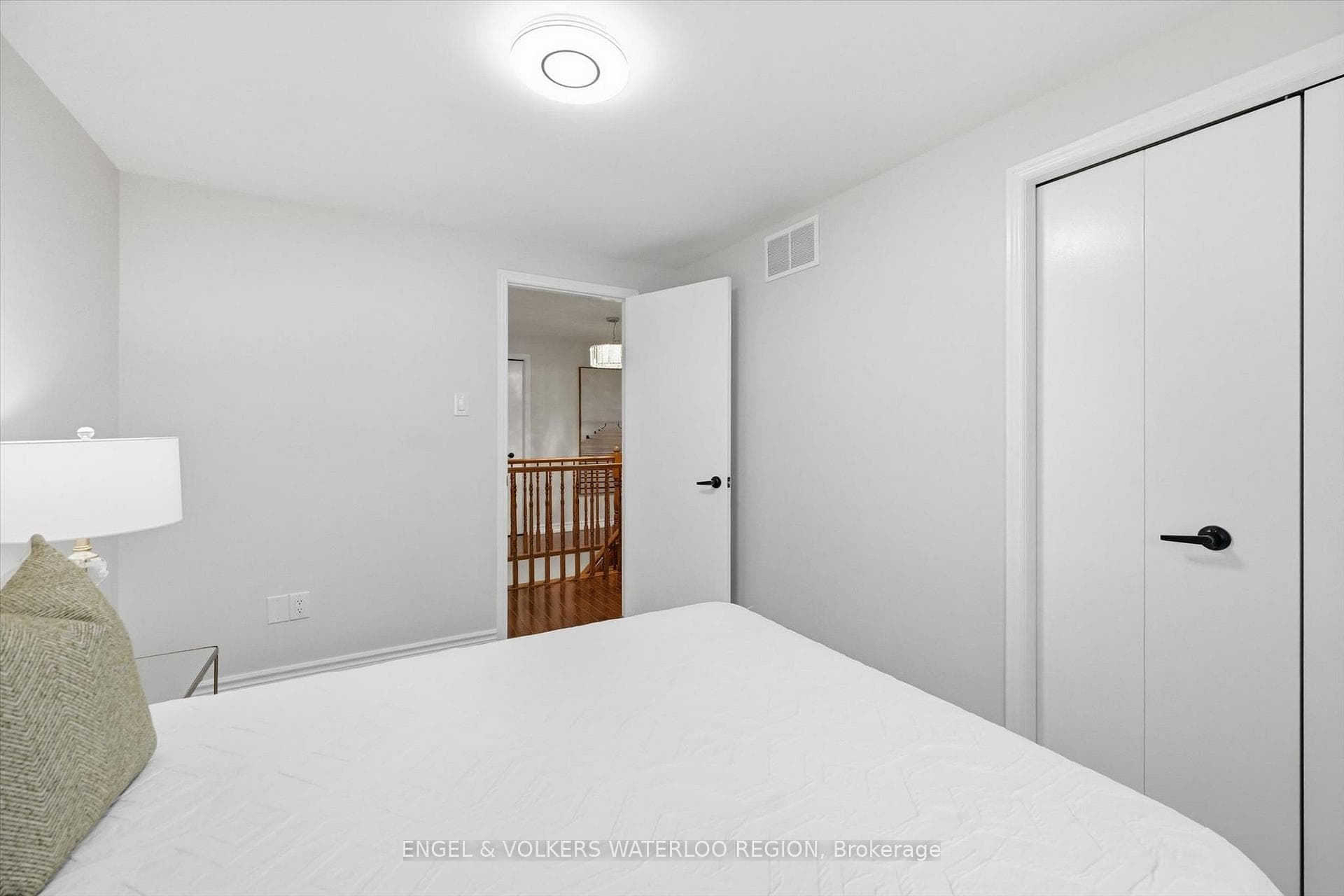 18 Regal Drive photo 31