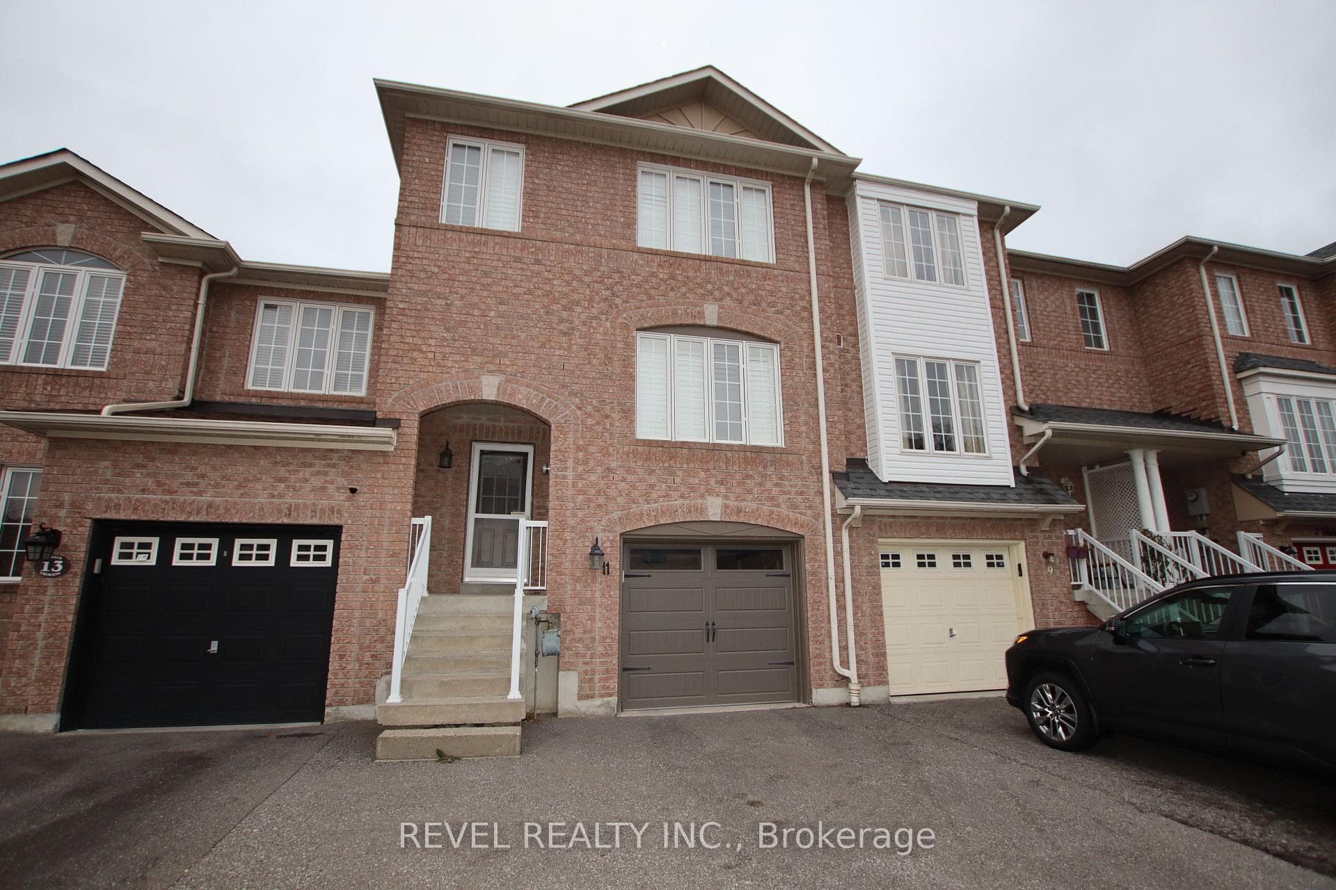 11 Tasker Crescent photo 1