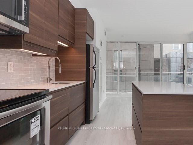 220 Victoria Street Unit 707 photo 6