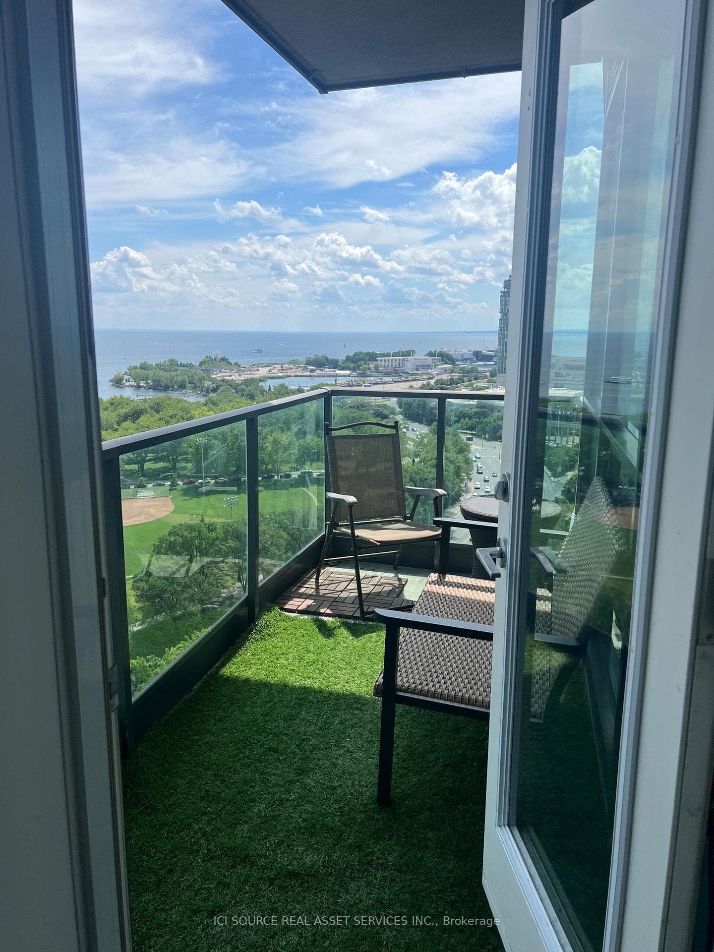 219 Fort York Boulevard Unit 2108 photo 11