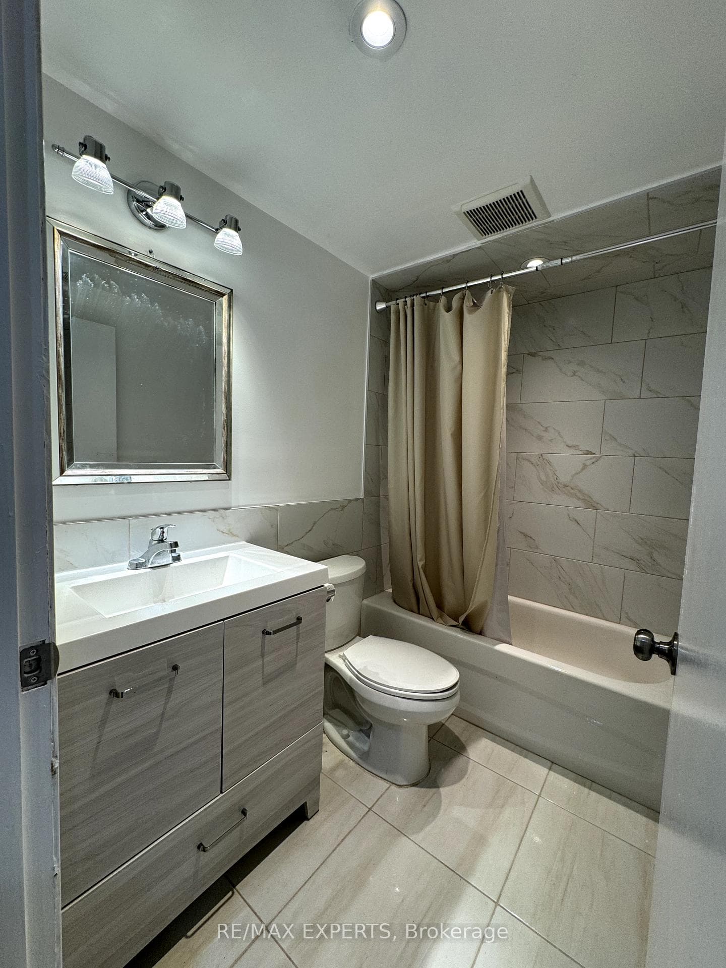 5780 King Road Unit 4 photo 10
