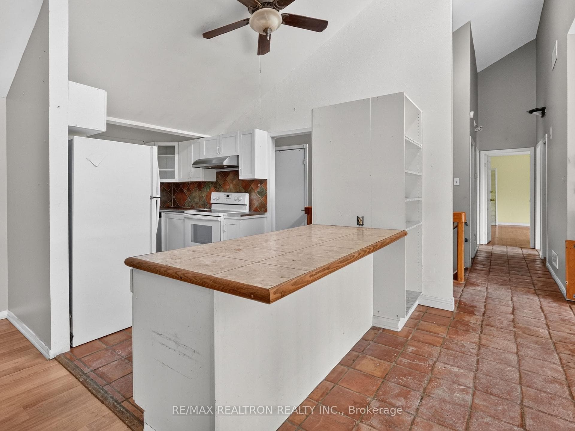 110 Glenwoods Avenue photo 11