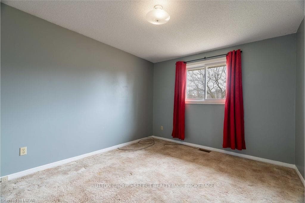 176 SPENCE Drive photo 24