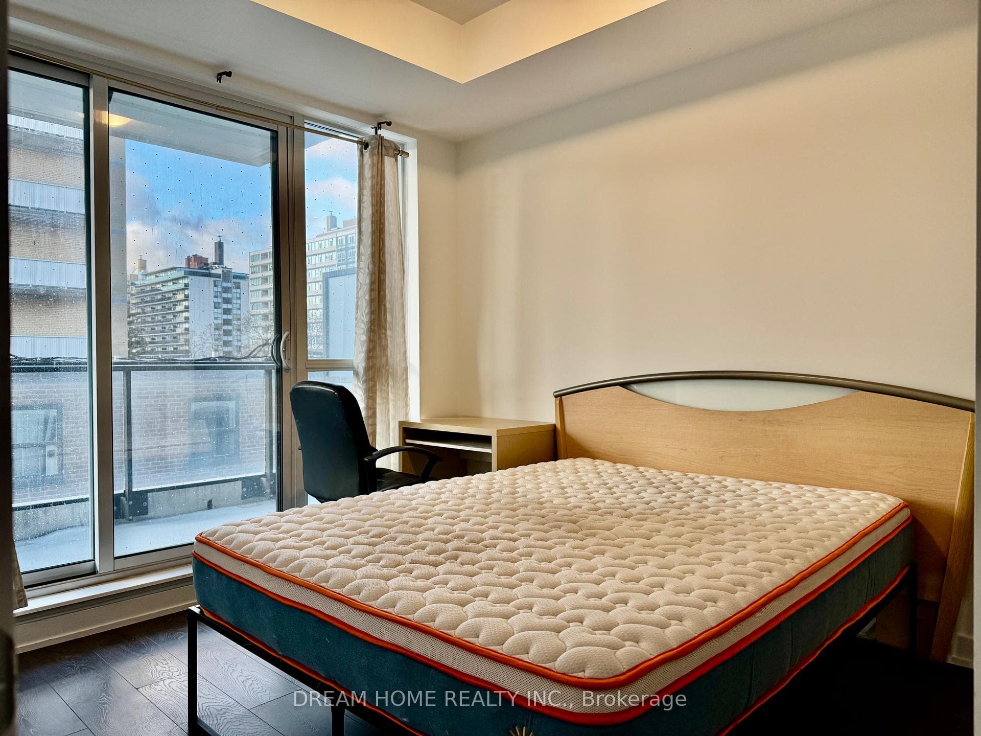 609 Avenue Road Unit 306 photo 2