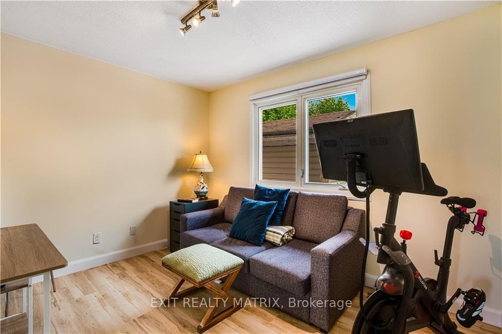 926 GHISLAIN Street photo 17