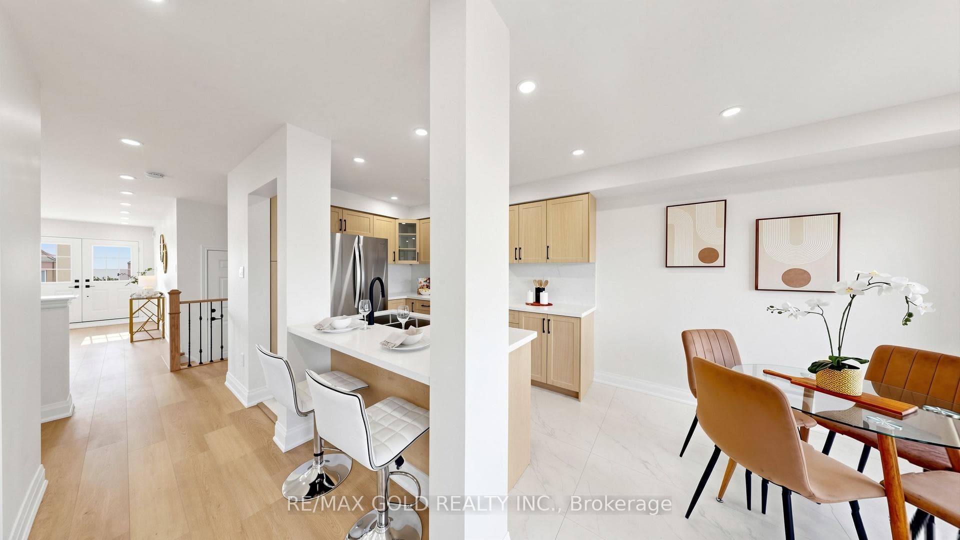 9 Edgewater Court photo 14