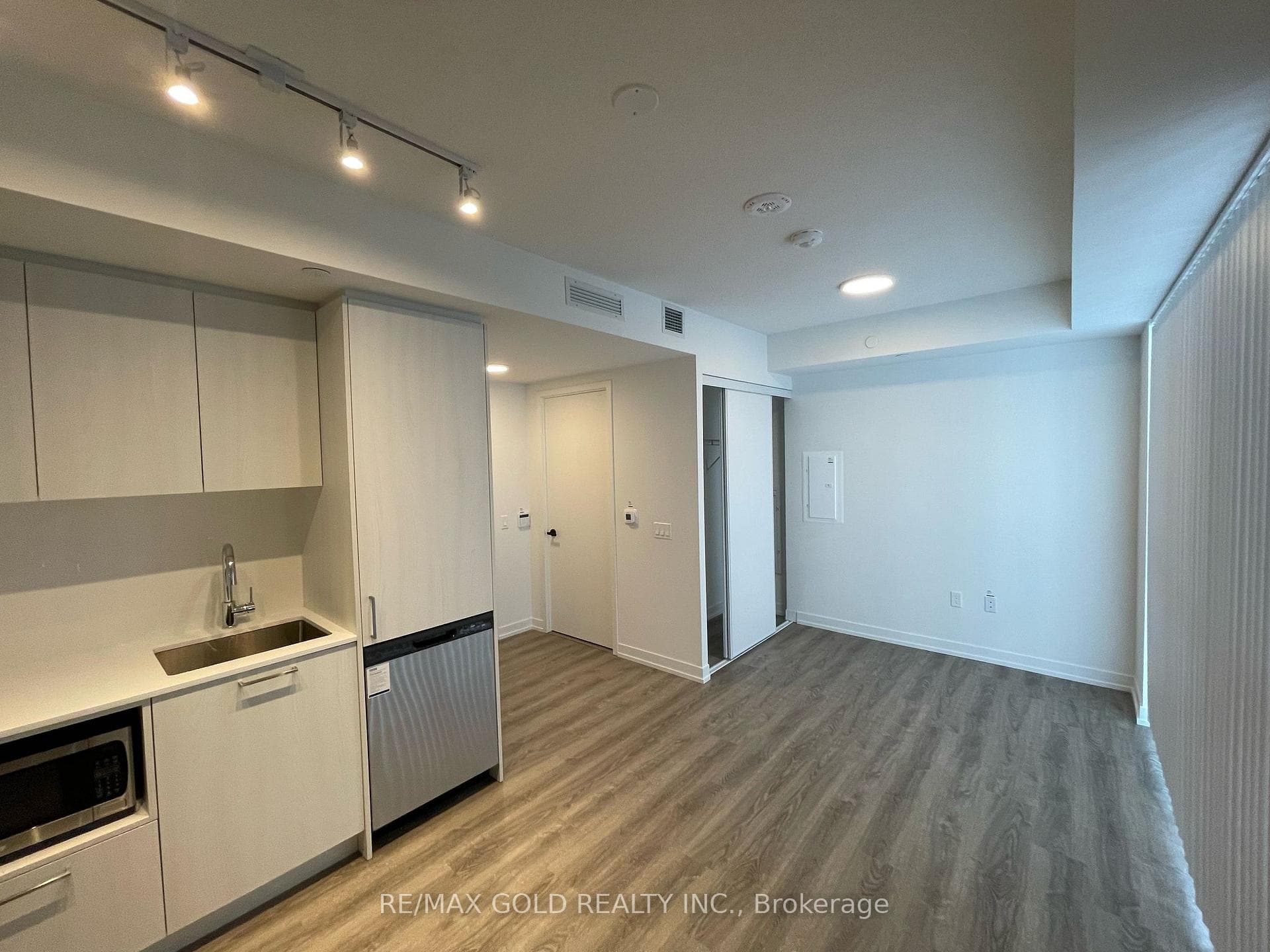 195 Commerce Street Unit 2012 photo 37