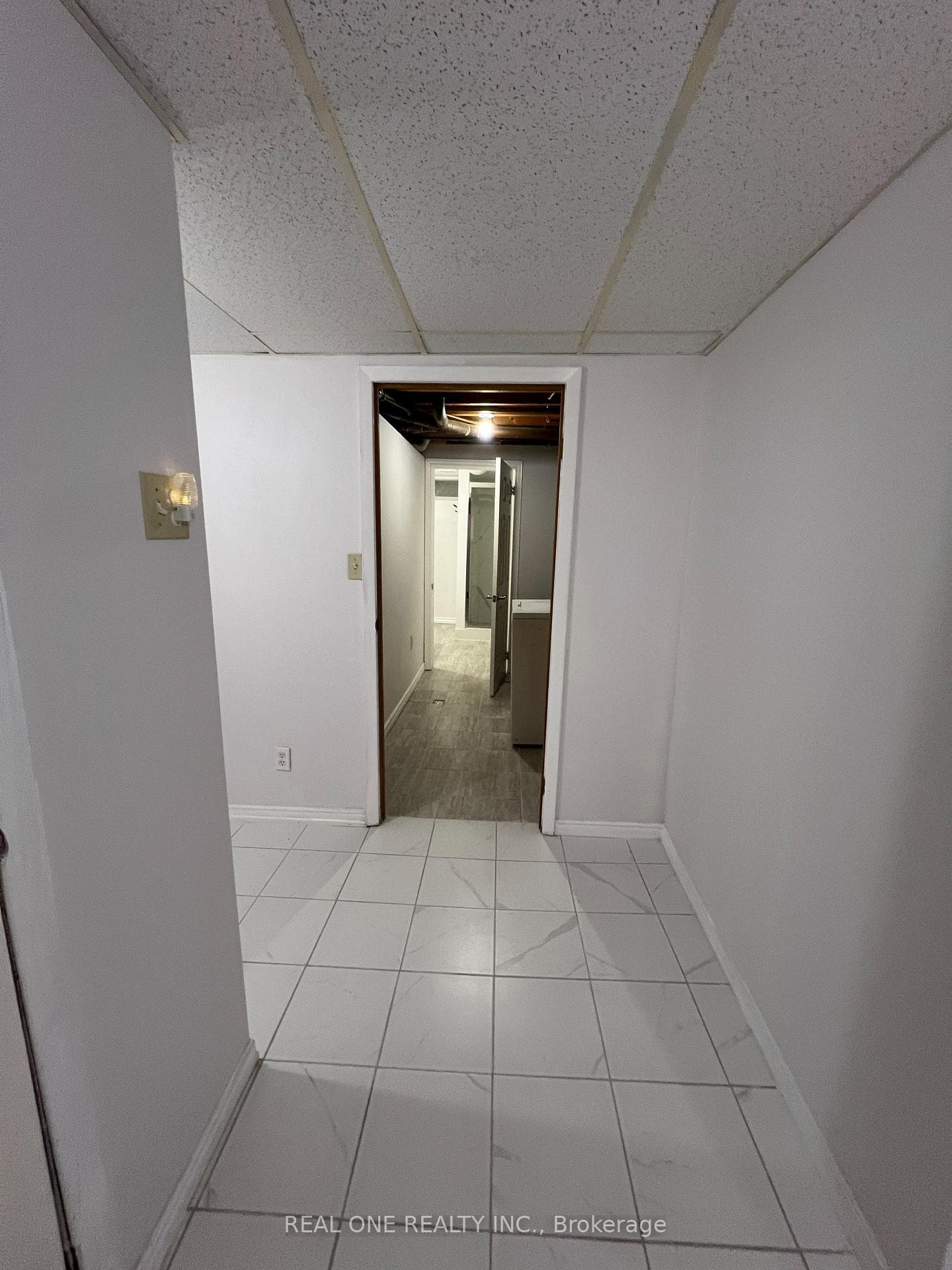 566 Middlewoods Drive photo 34