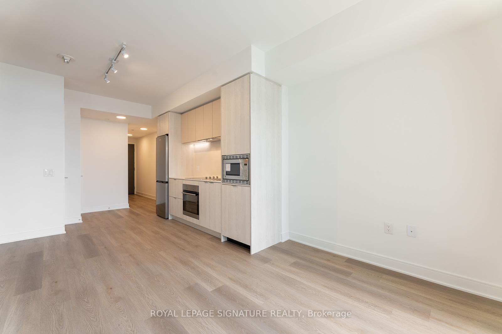 86 Dundas Street Unit 526 photo 7