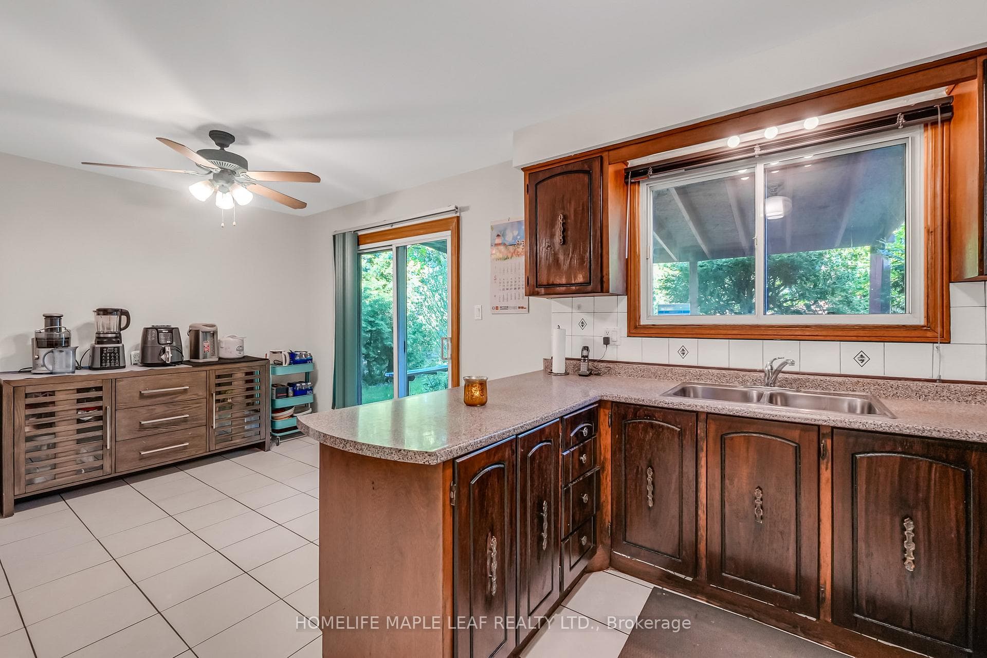 14 Manitou Crescent photo 13