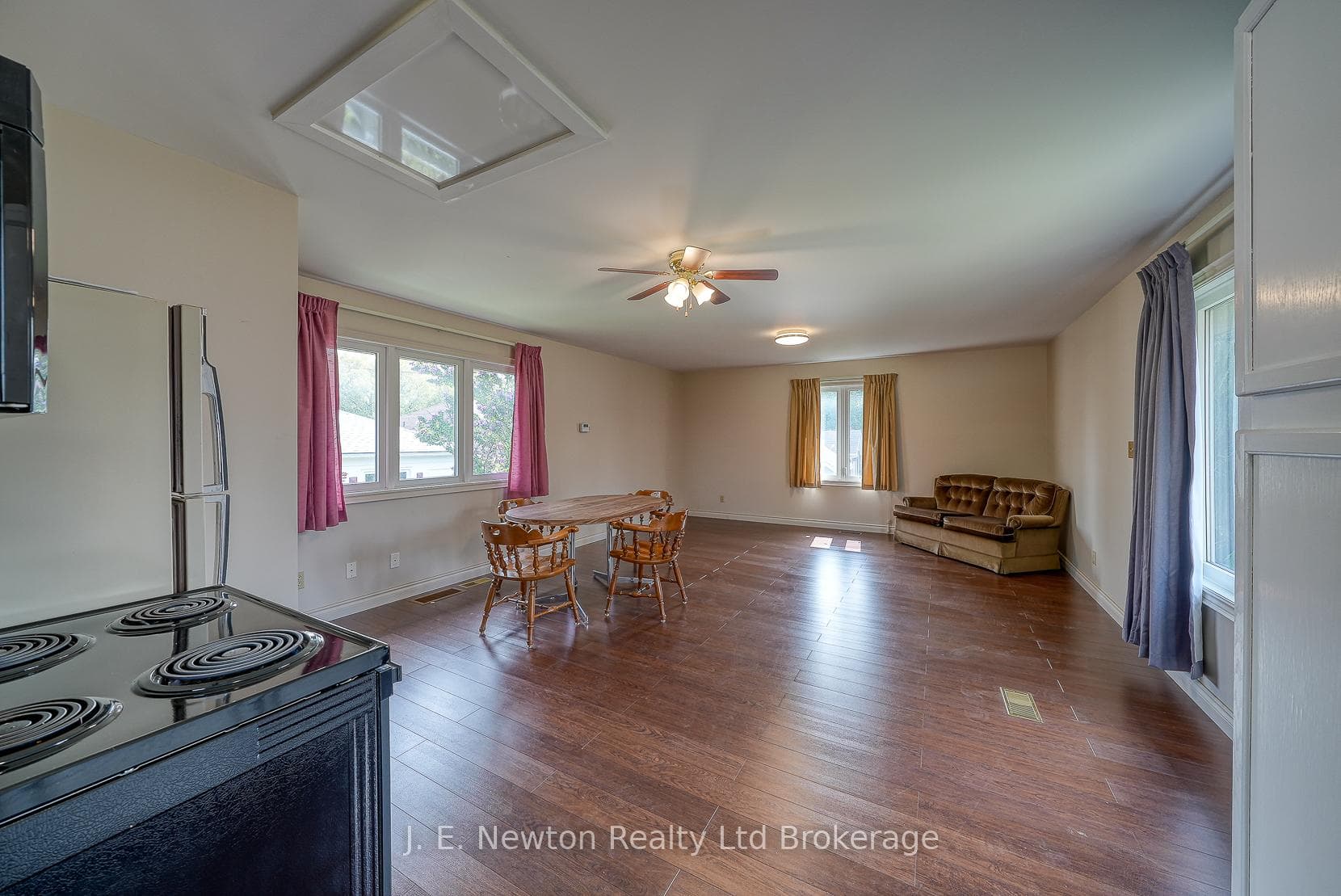 356 Broadway Street photo 36