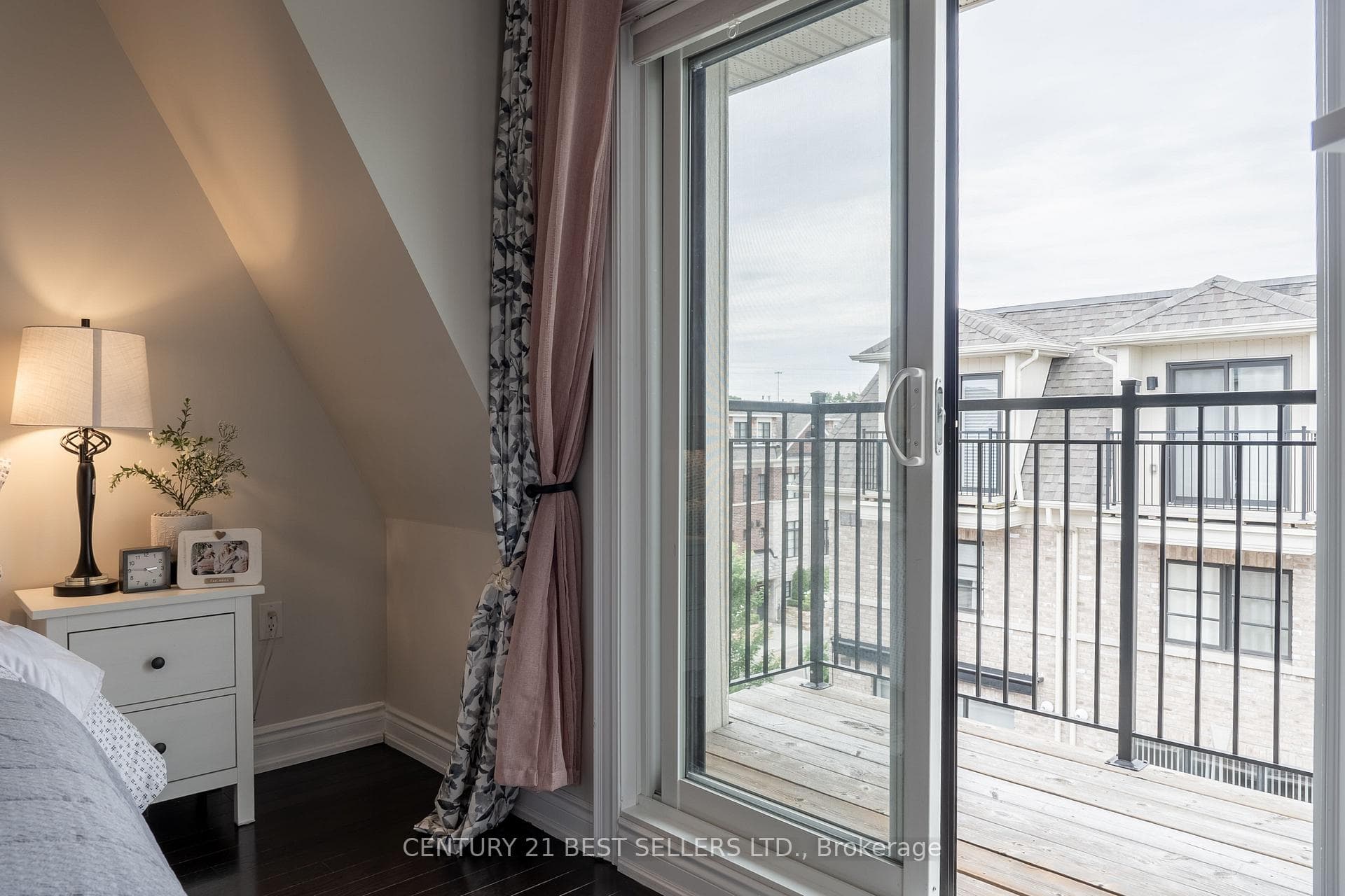 2027 Queensborough Gate photo 40