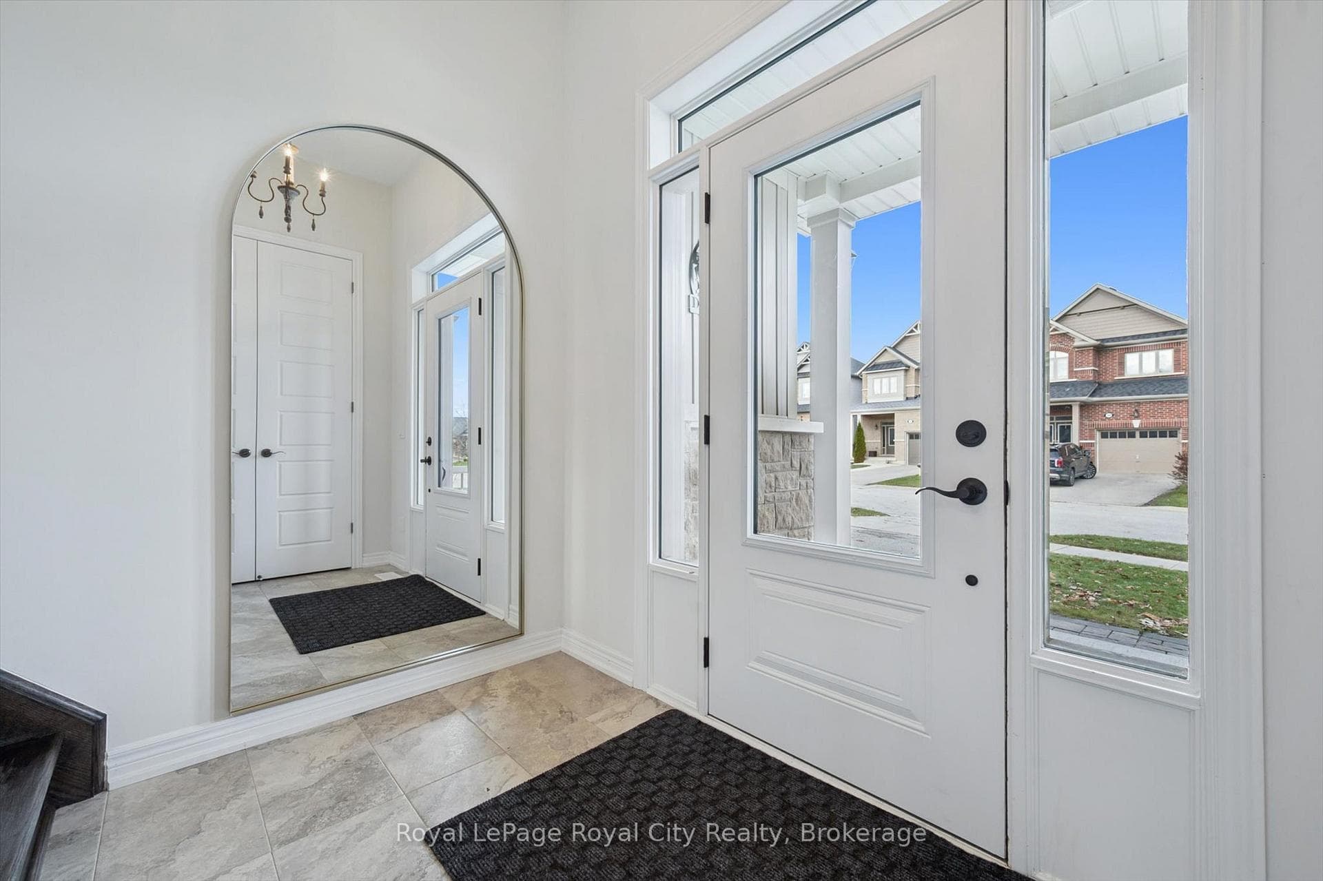 98 Kay Crescent photo 4