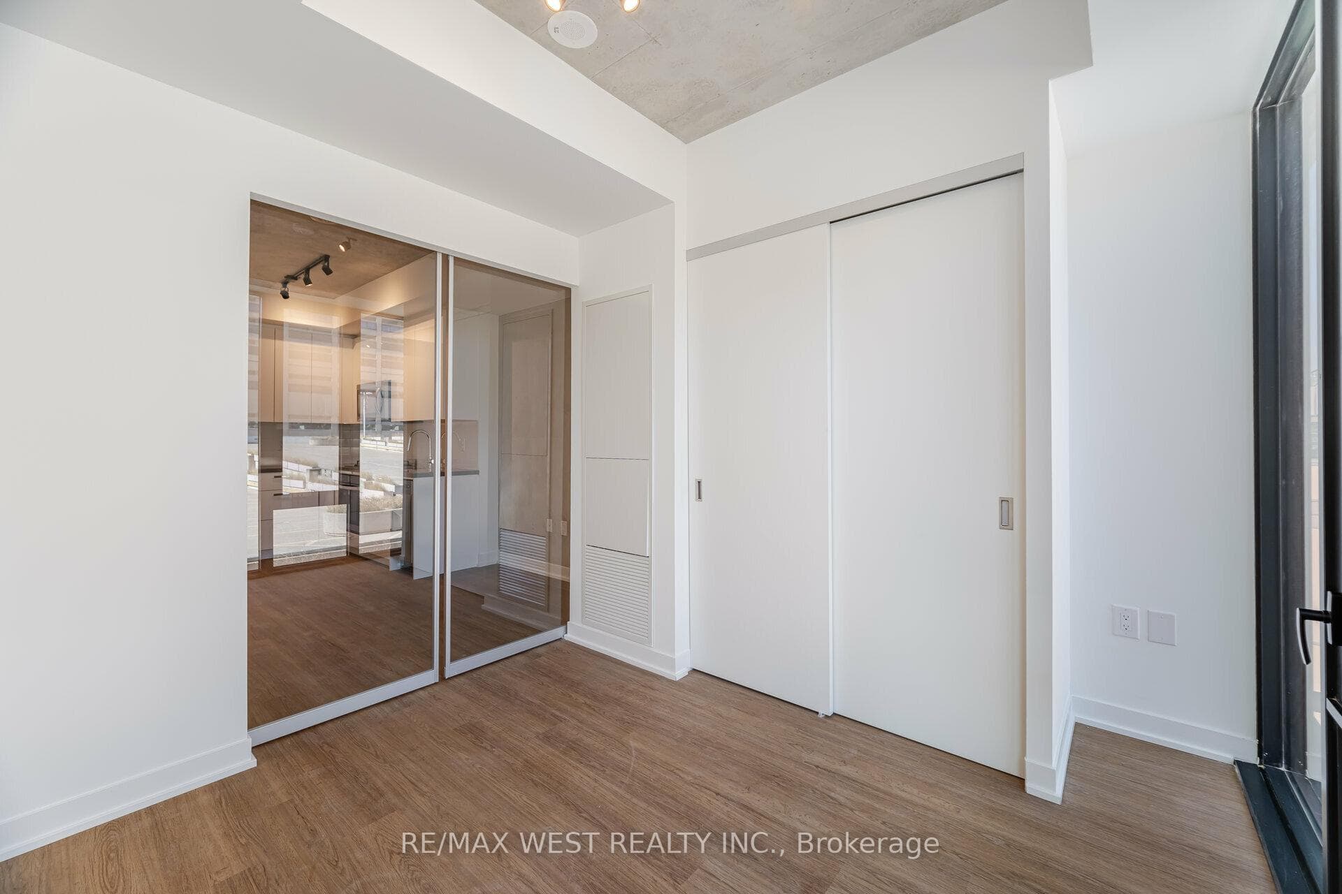 195 McCaul Street Unit 611 photo 19