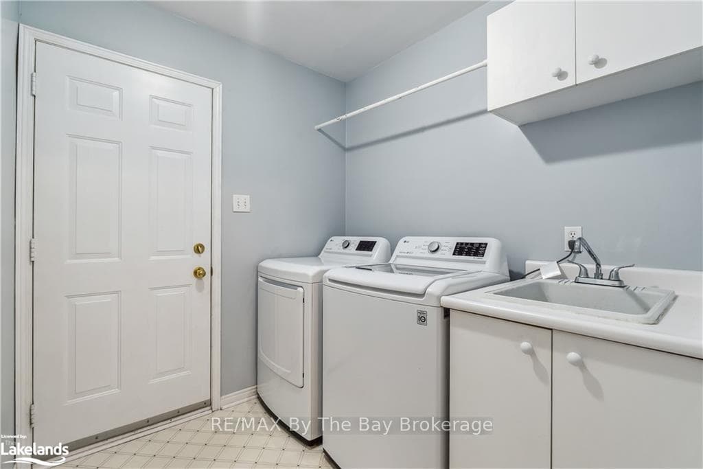 40 ETHERINGTON Crescent photo 8