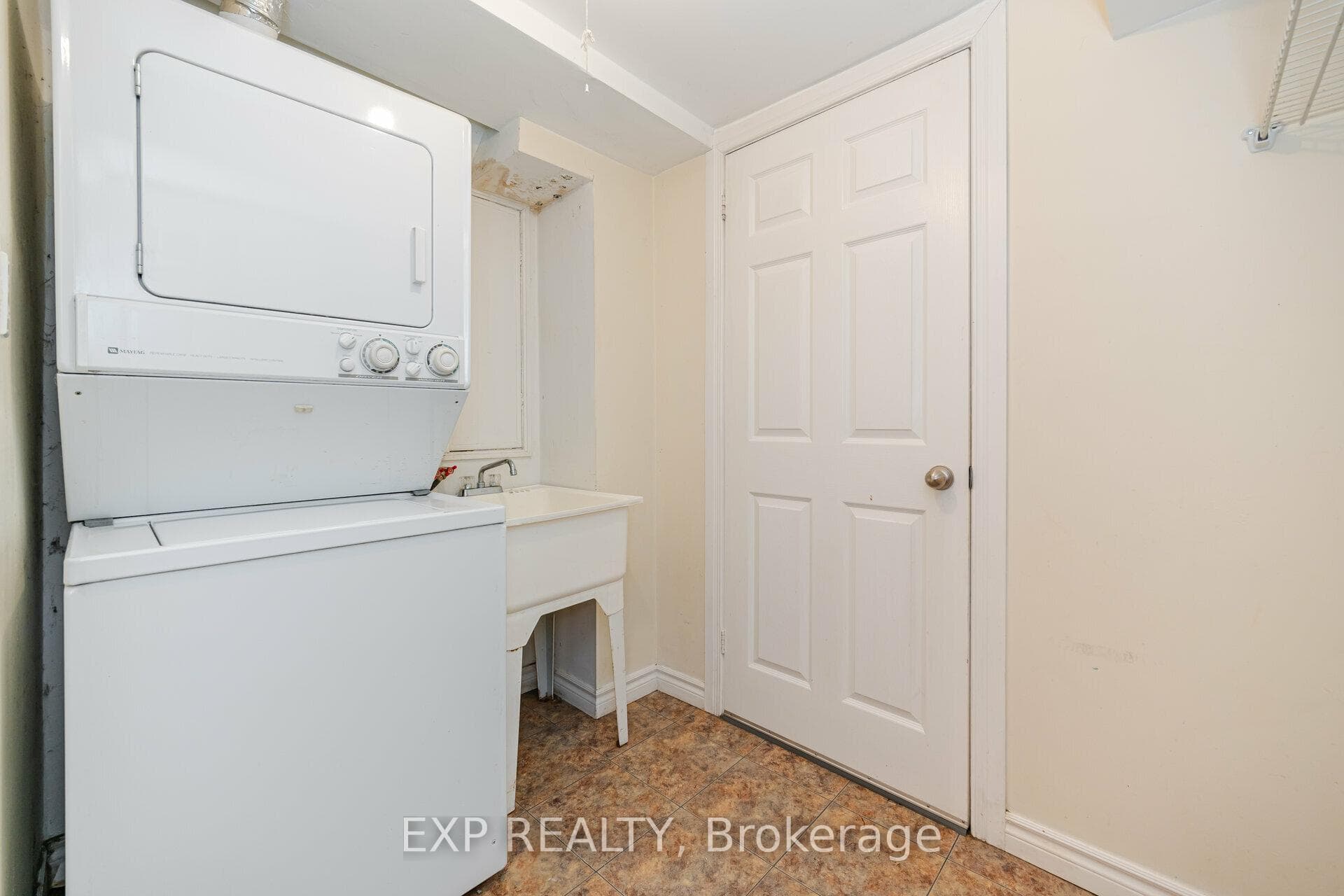 192 Lichen Crescent photo 36