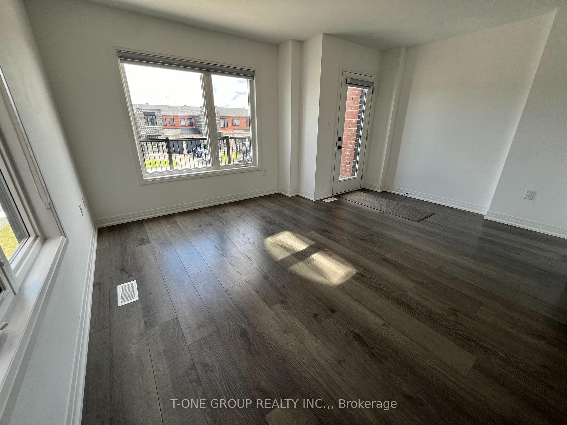 15 Fairlane Avenue photo 10