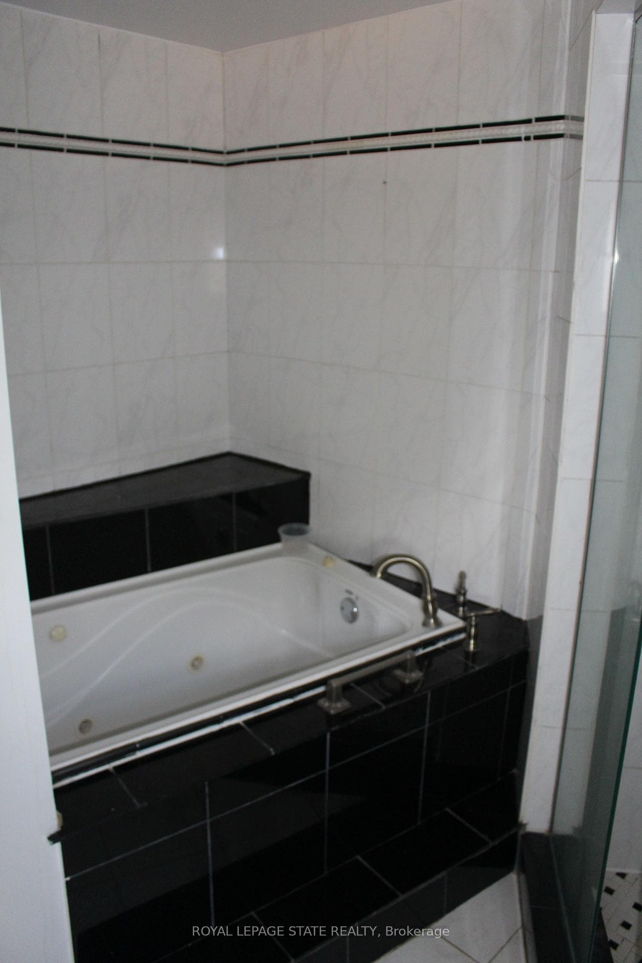 304 Nelson Street photo 11