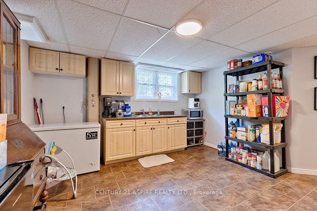Basment kitchen