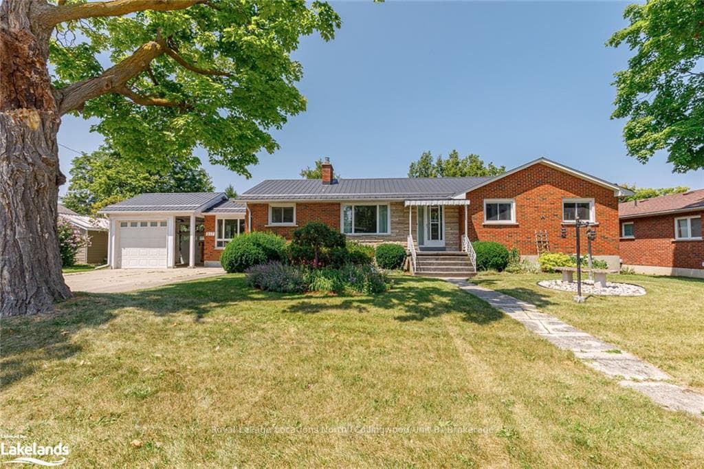 217 SIMCOE Street photo 1