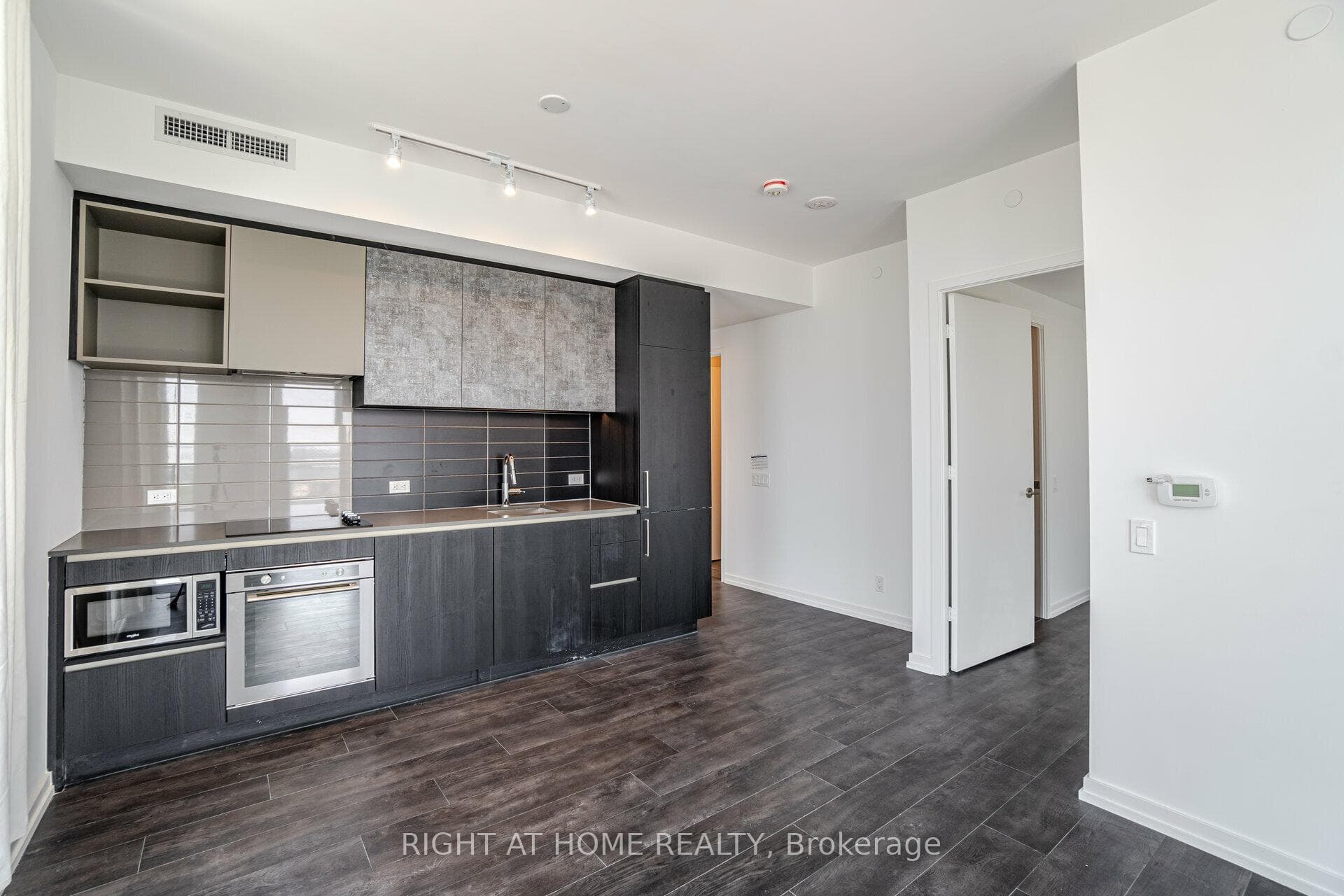 7890 Jane Street Unit 2802 photo 6