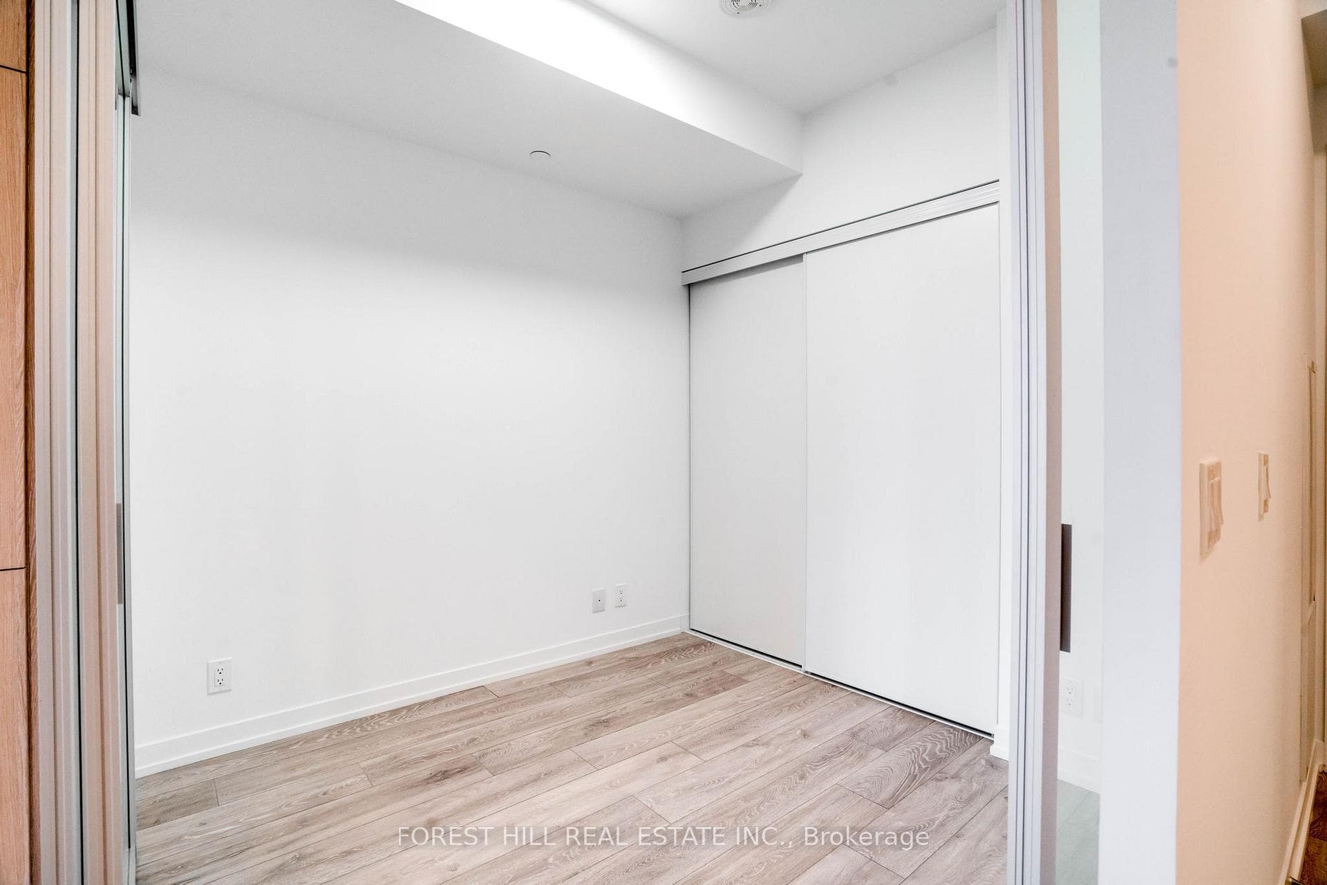 2020 Bathurst Street Unit 1502 photo 8