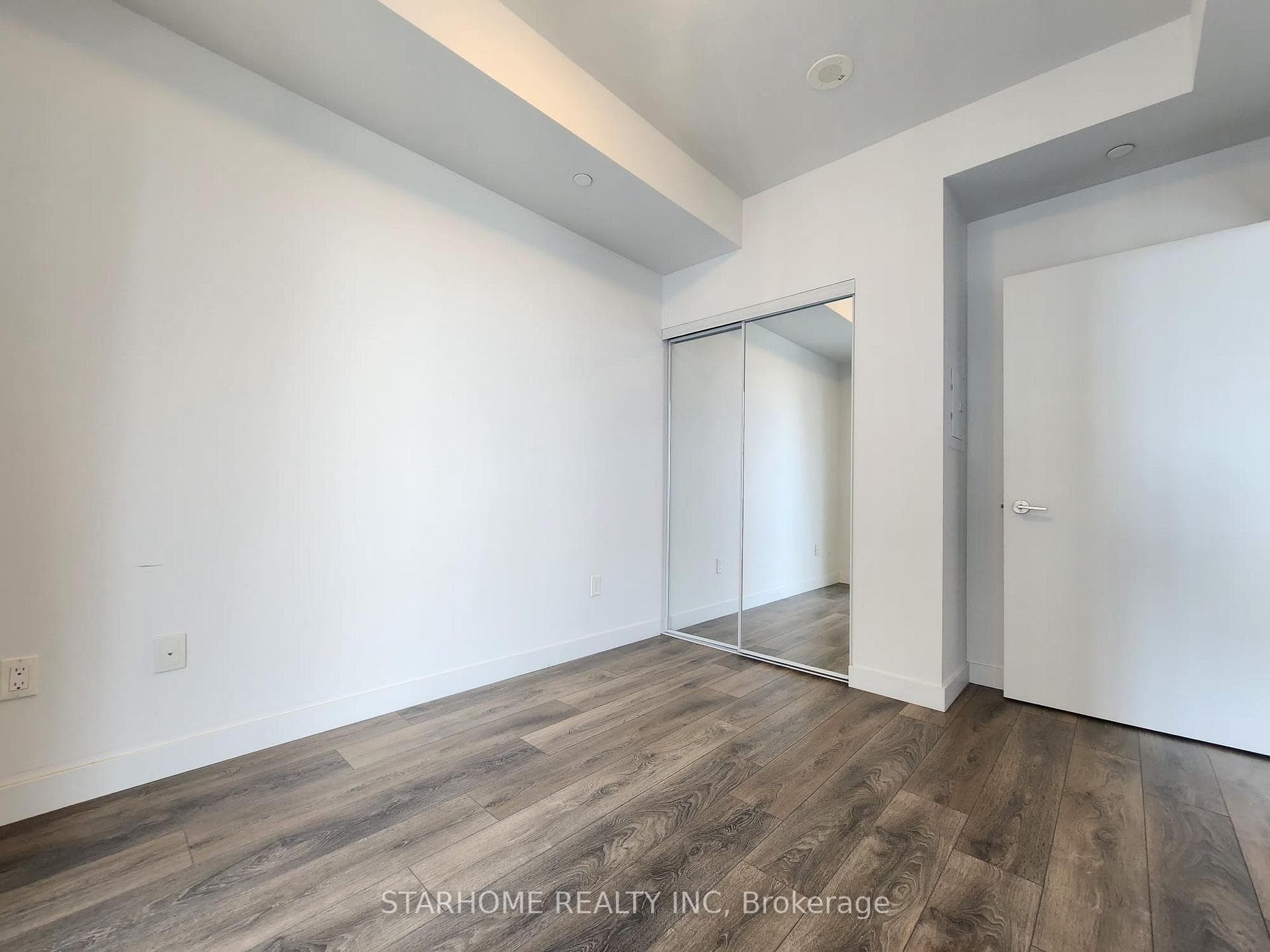 8 Eglinton Avenue Unit 1104 photo 16