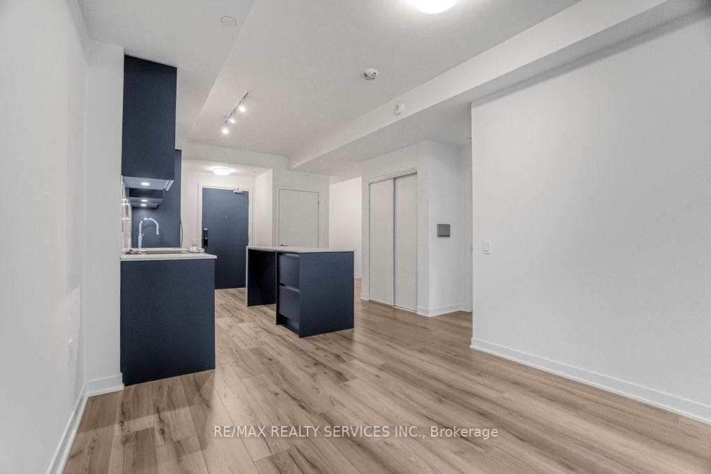 395 Dundas Street Unit 421 photo 16