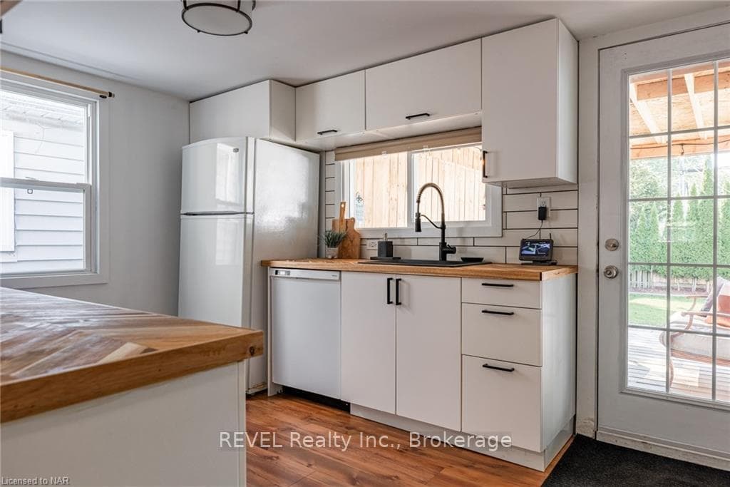 49 MARGERY Avenue photo 12