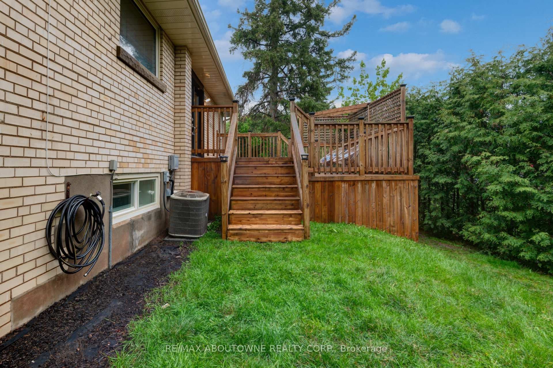 255 Wales Crescent photo 46
