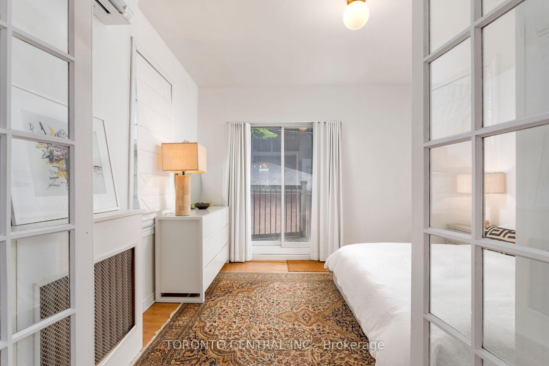 24 Manning Avenue photo 12