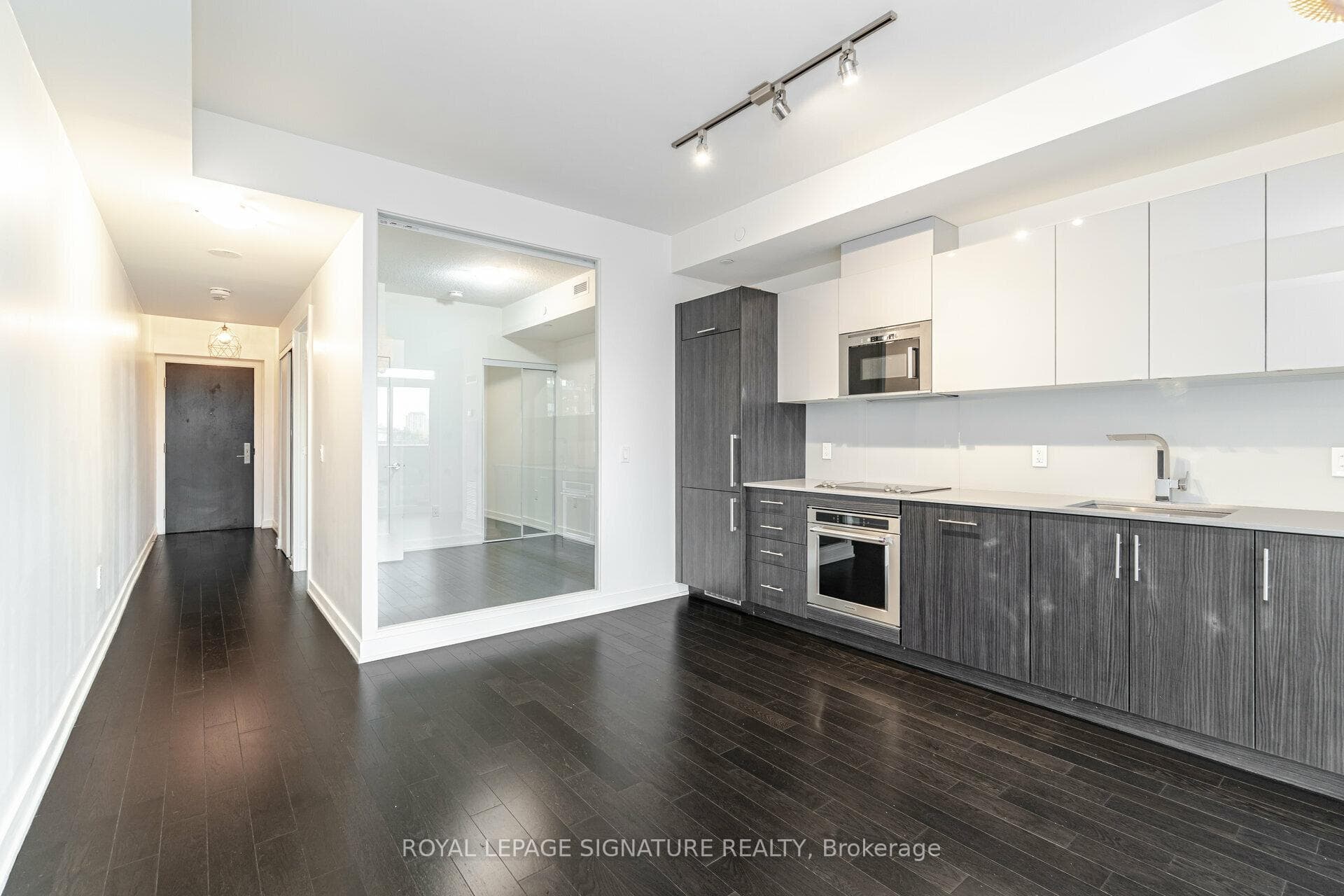 330 Richmond Street Unit 811 photo 4