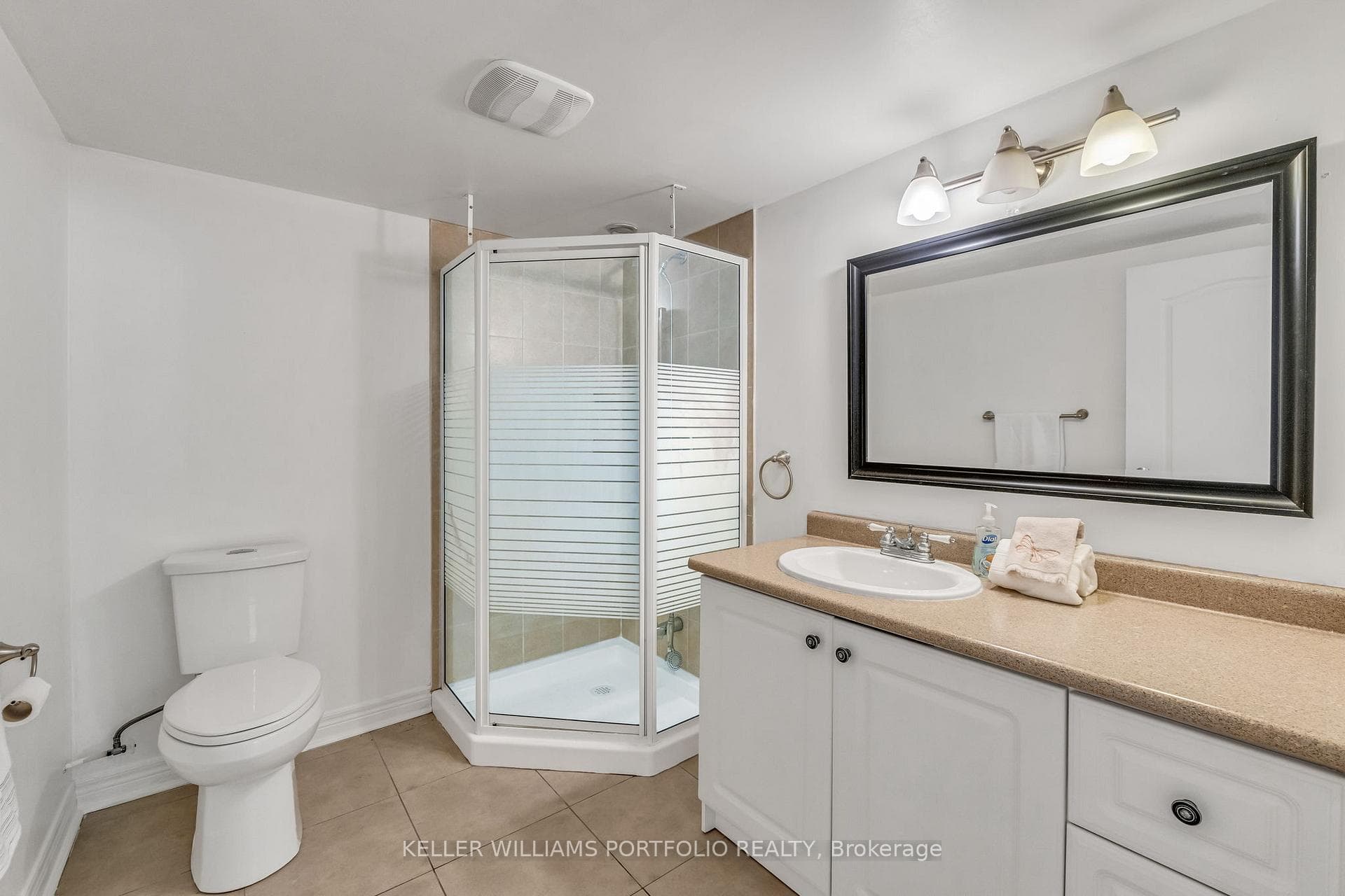 Ensuite - LL - Bedroom