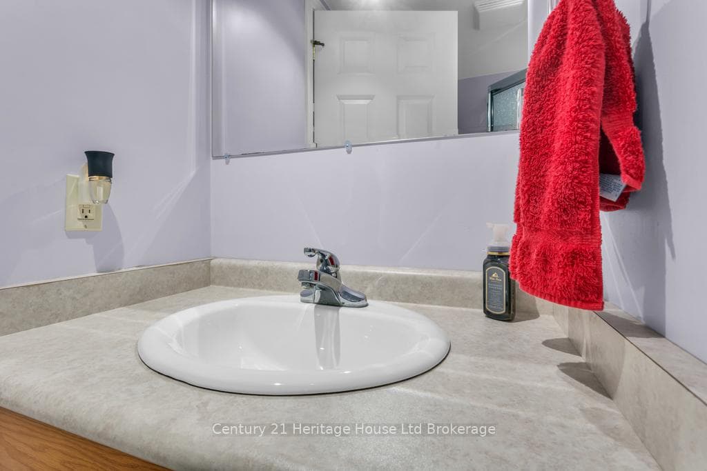 Lower Level 3 pce Bath