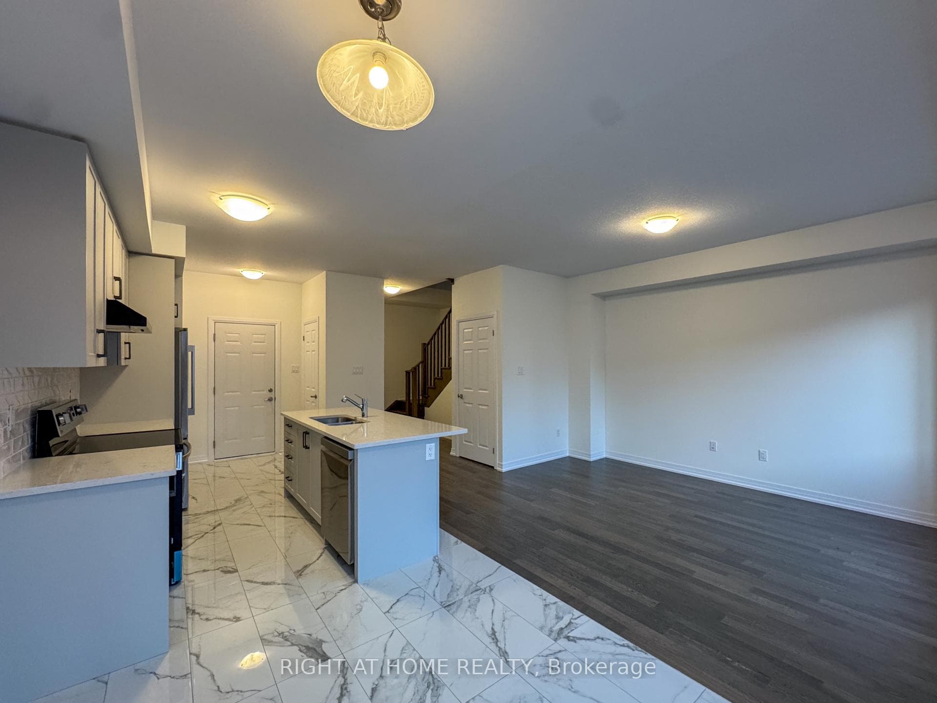 79 Brighton Lane photo 7