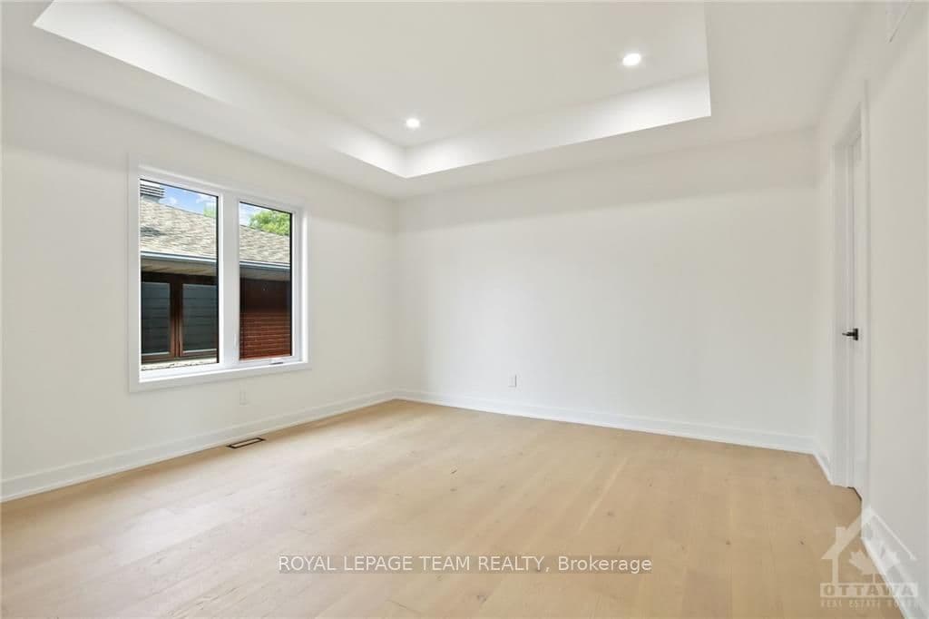 241 BREEZEHILL Avenue Unit A photo 19