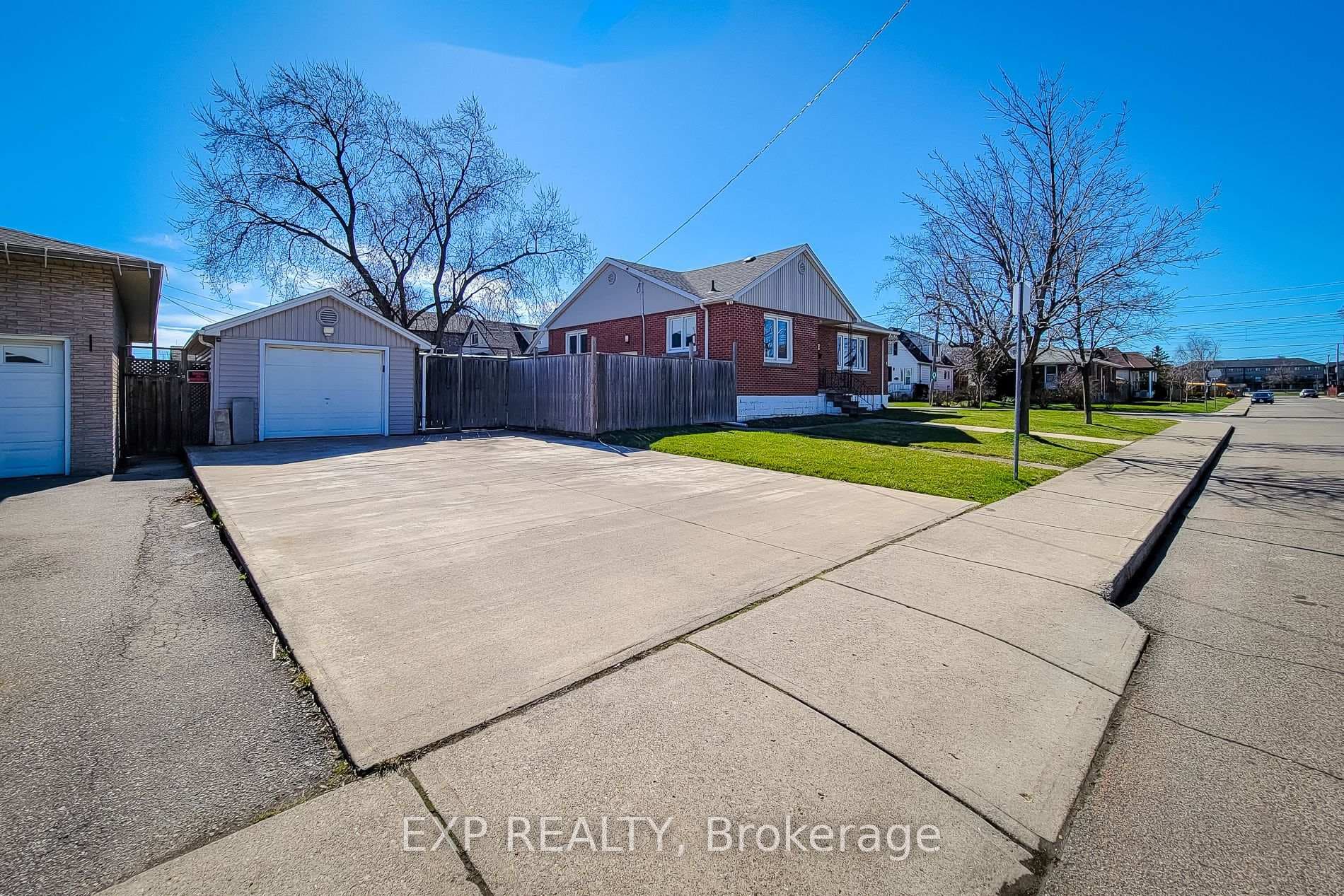 650 Dunn Avenue photo 2