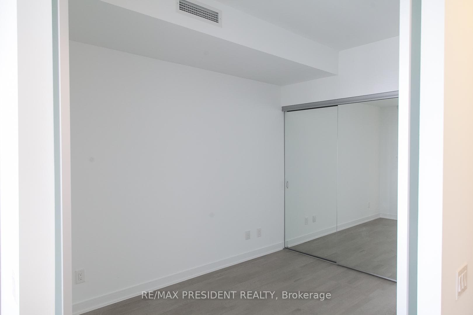 57 St Joseph Street Unit 913 photo 7