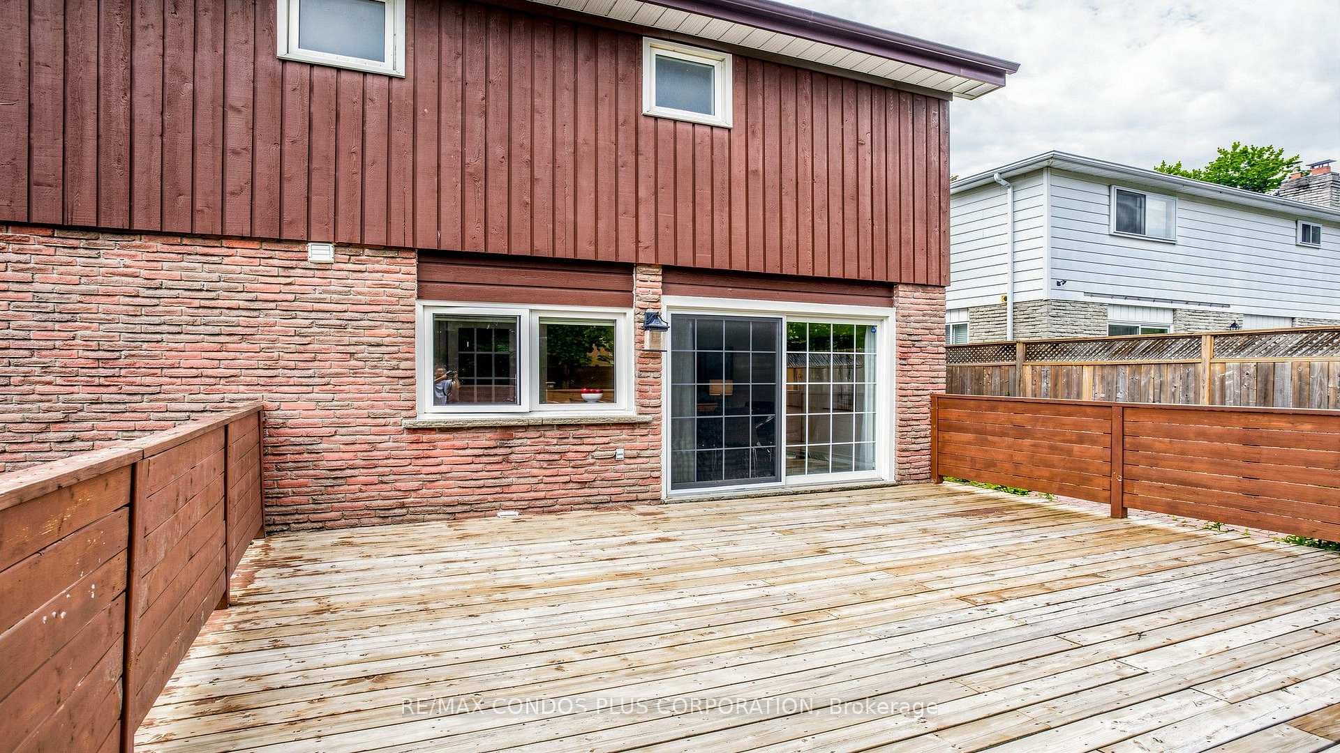 22 Denlow Boulevard photo 42
