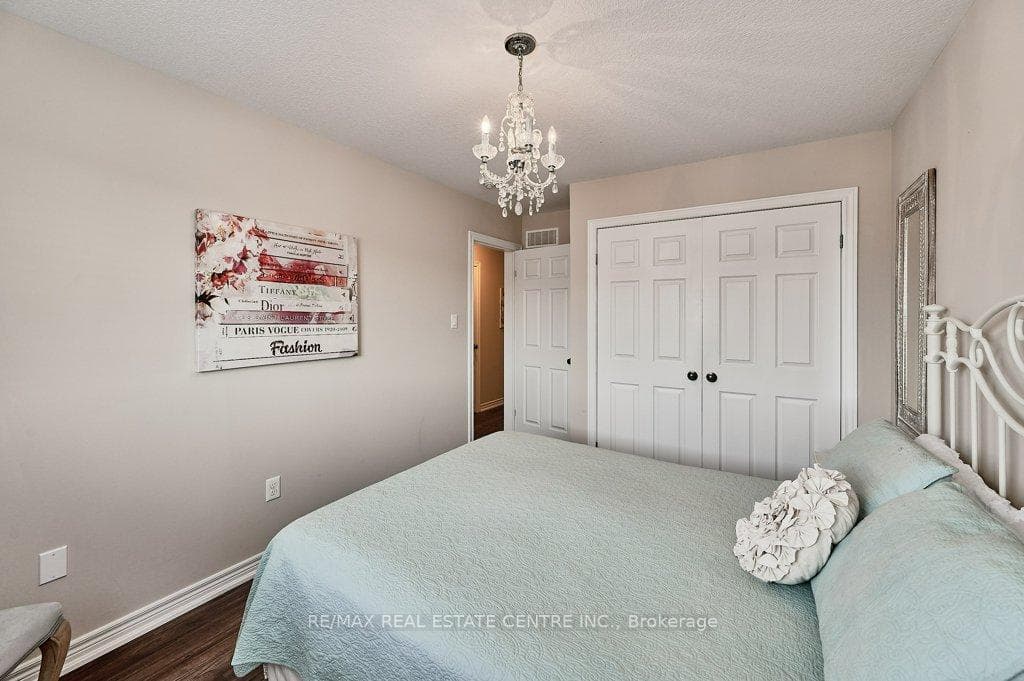 714 Victoria Road photo 29