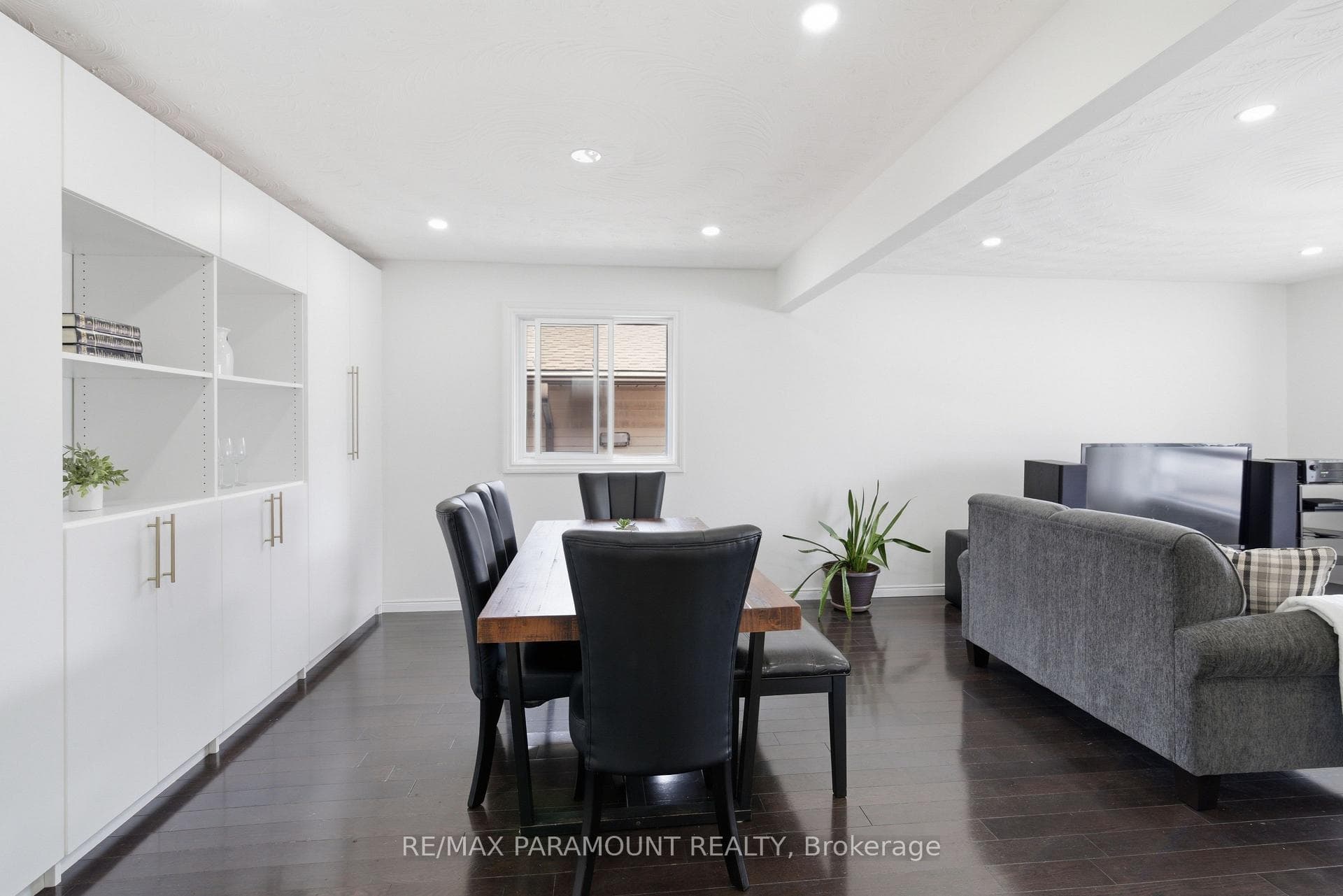 1262 Upper Gage Avenue photo 8